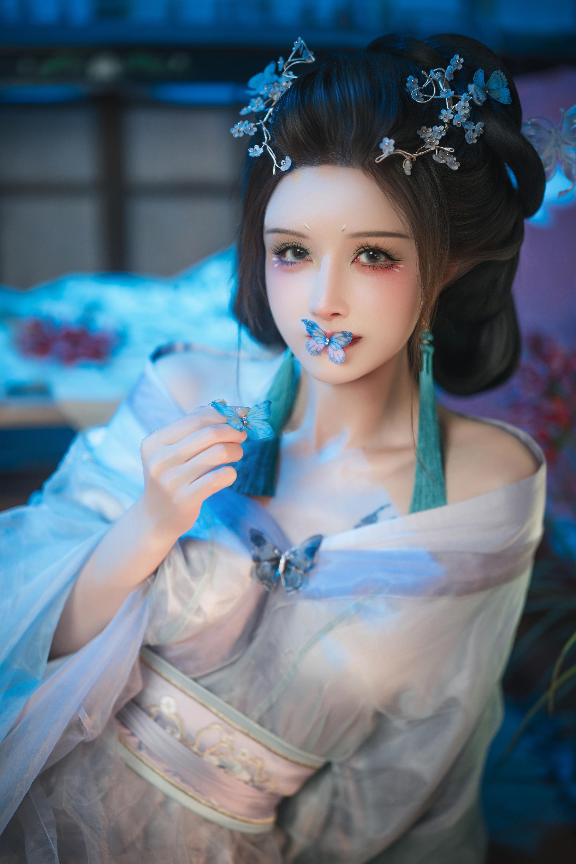 [cosplay] 鹿八歲 - 碎蝶夢：唯美古裝的柔光氛圍夢幻，鏡頭表現更大膽，美腿美乳細節引人注目 195P1V