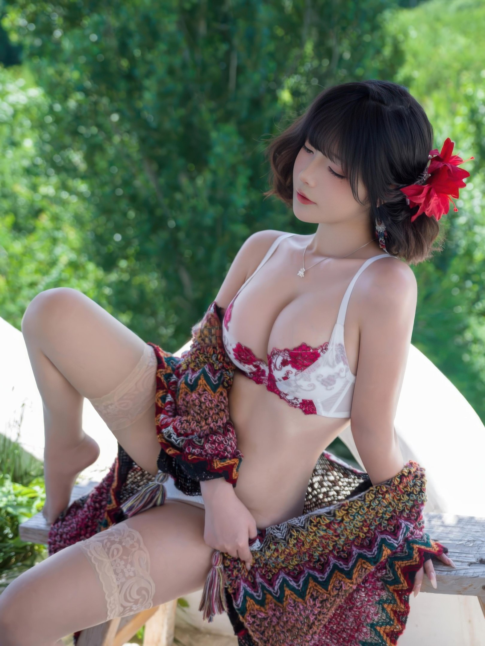 [Photos] Yuuhui玉汇 - Floral Exchange: Alternating Scenes of Flower Fields and Prairies with Outdoor Sensuality of Black Heels and Natural Light Shadows 148P