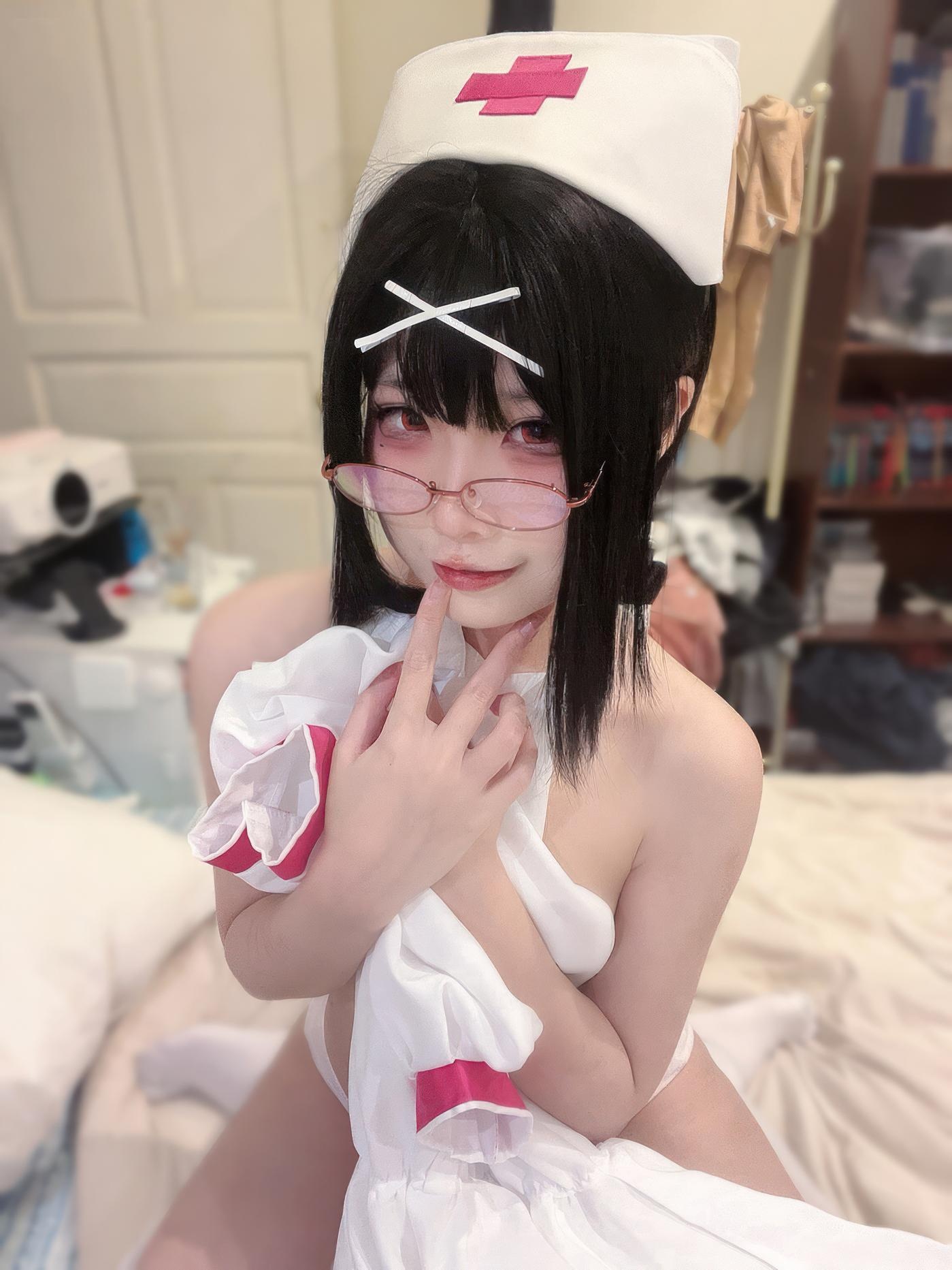 [costume play] 清水凪 - 夜勤小護士：白絲眼鏡護士造型 夜班氛圍下的清純制服風 31P