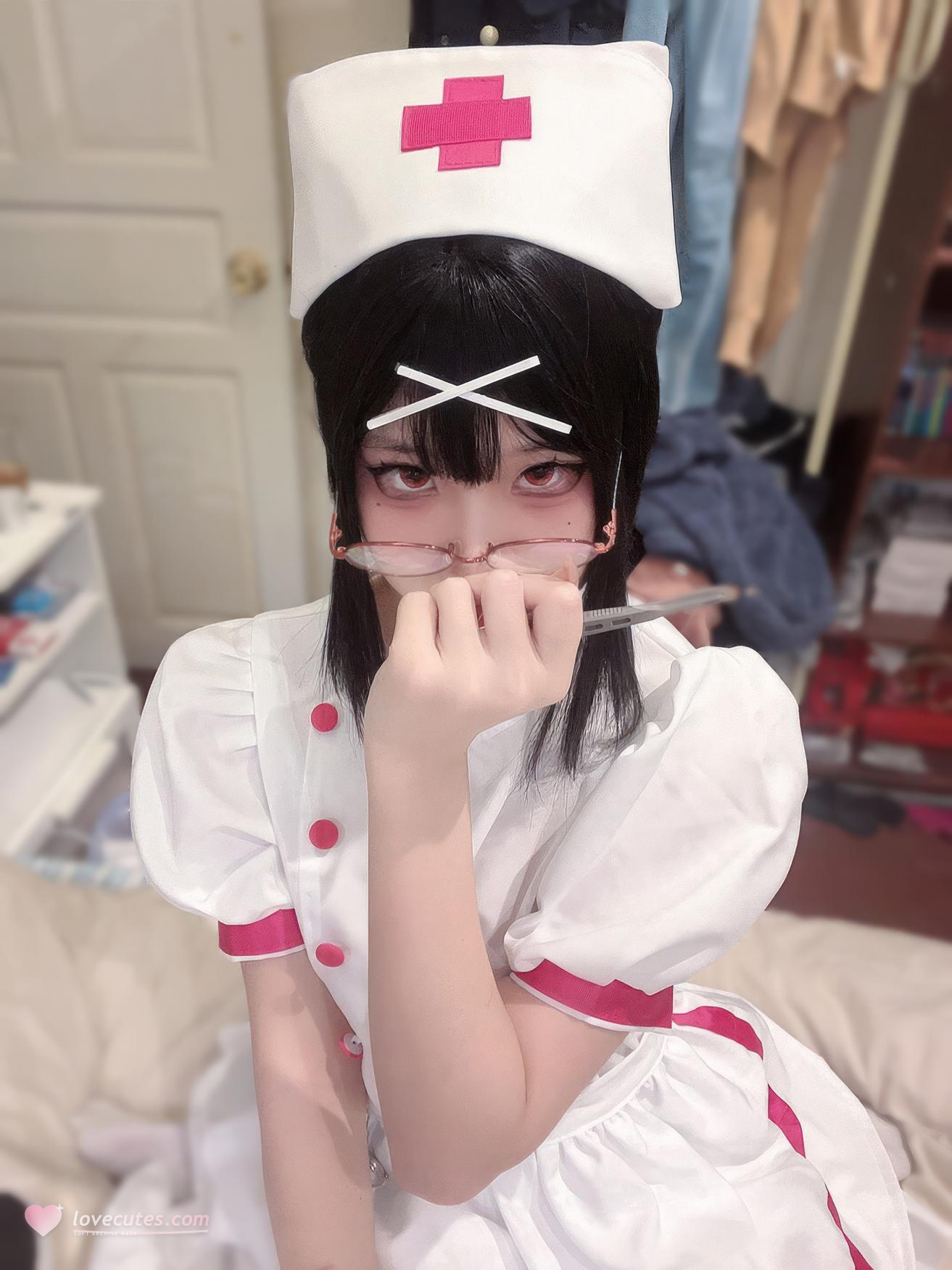 [costume play] 清水凪 - 夜勤小護士：白絲眼鏡護士造型 夜班氛圍下的清純制服風 31P