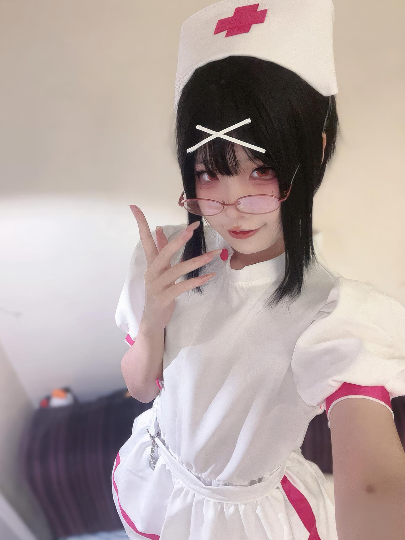[costume play] 清水凪 - 夜勤小護士：白絲眼鏡護士造型 夜班氛圍下的清純制服風 31P