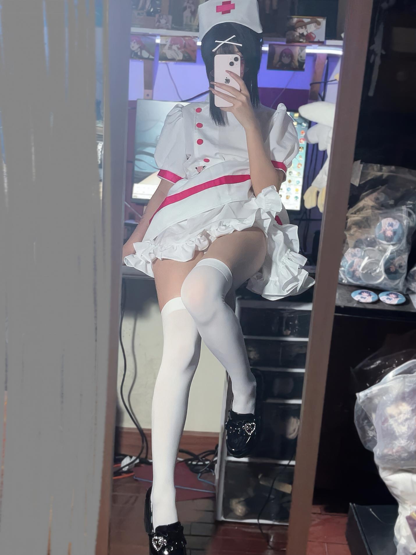 [costume play] 清水凪 - 夜勤小護士：白絲眼鏡護士造型 夜班氛圍下的清純制服風 31P