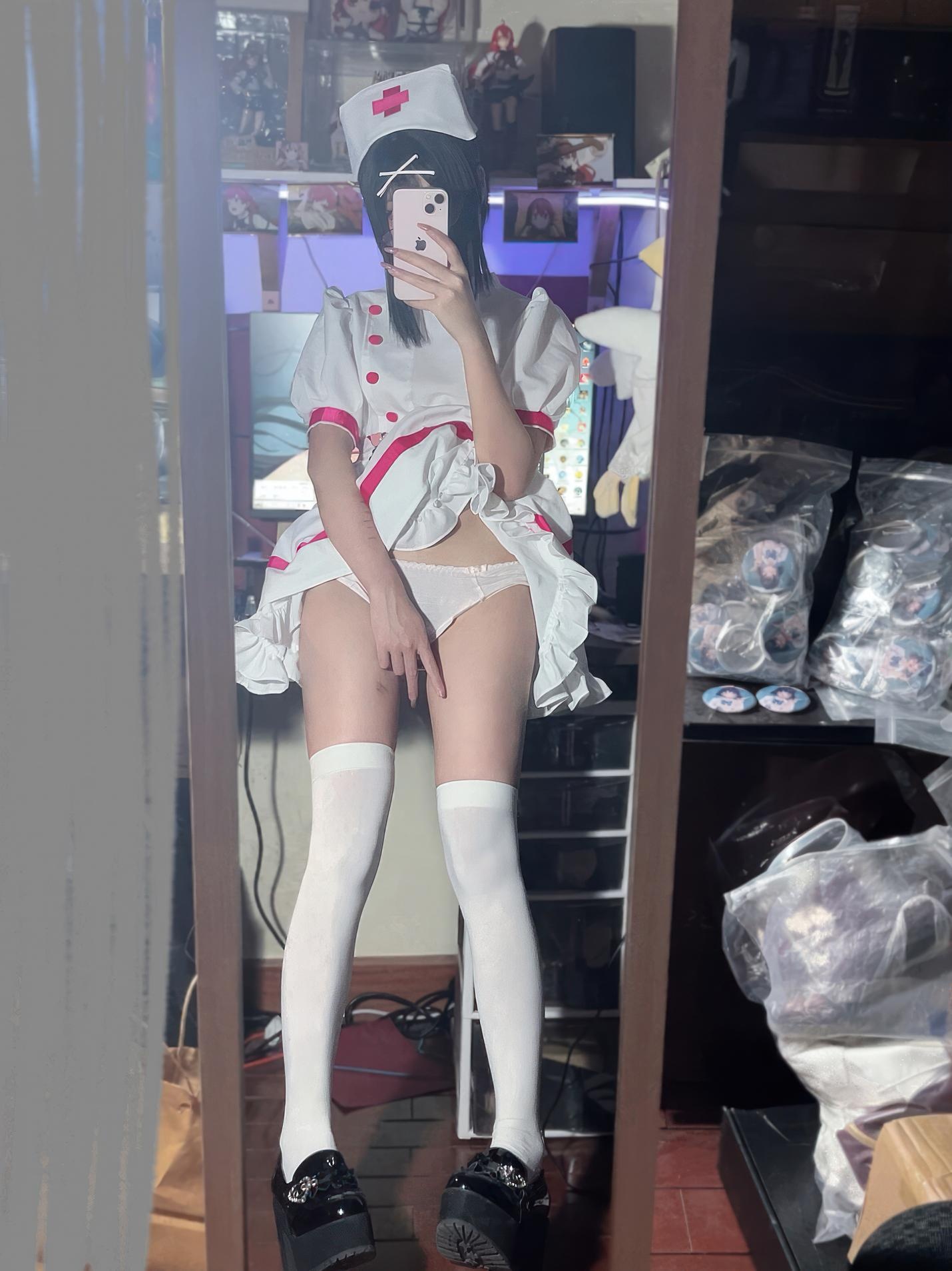 [costume play] 清水凪 - 夜勤小護士：白絲眼鏡護士造型 夜班氛圍下的清純制服風 31P