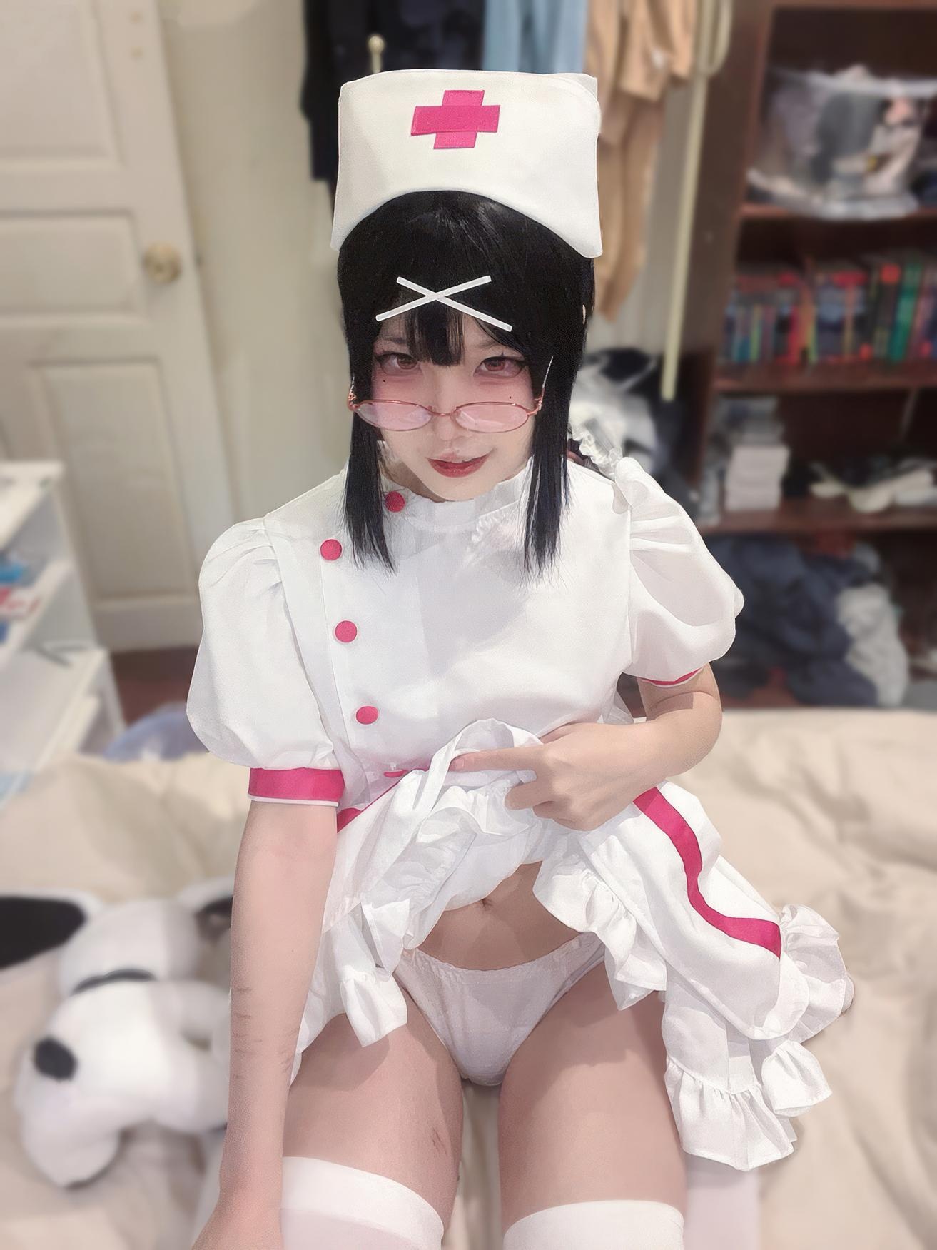 [costume play] 清水凪 - 夜勤小護士：白絲眼鏡護士造型 夜班氛圍下的清純制服風 31P