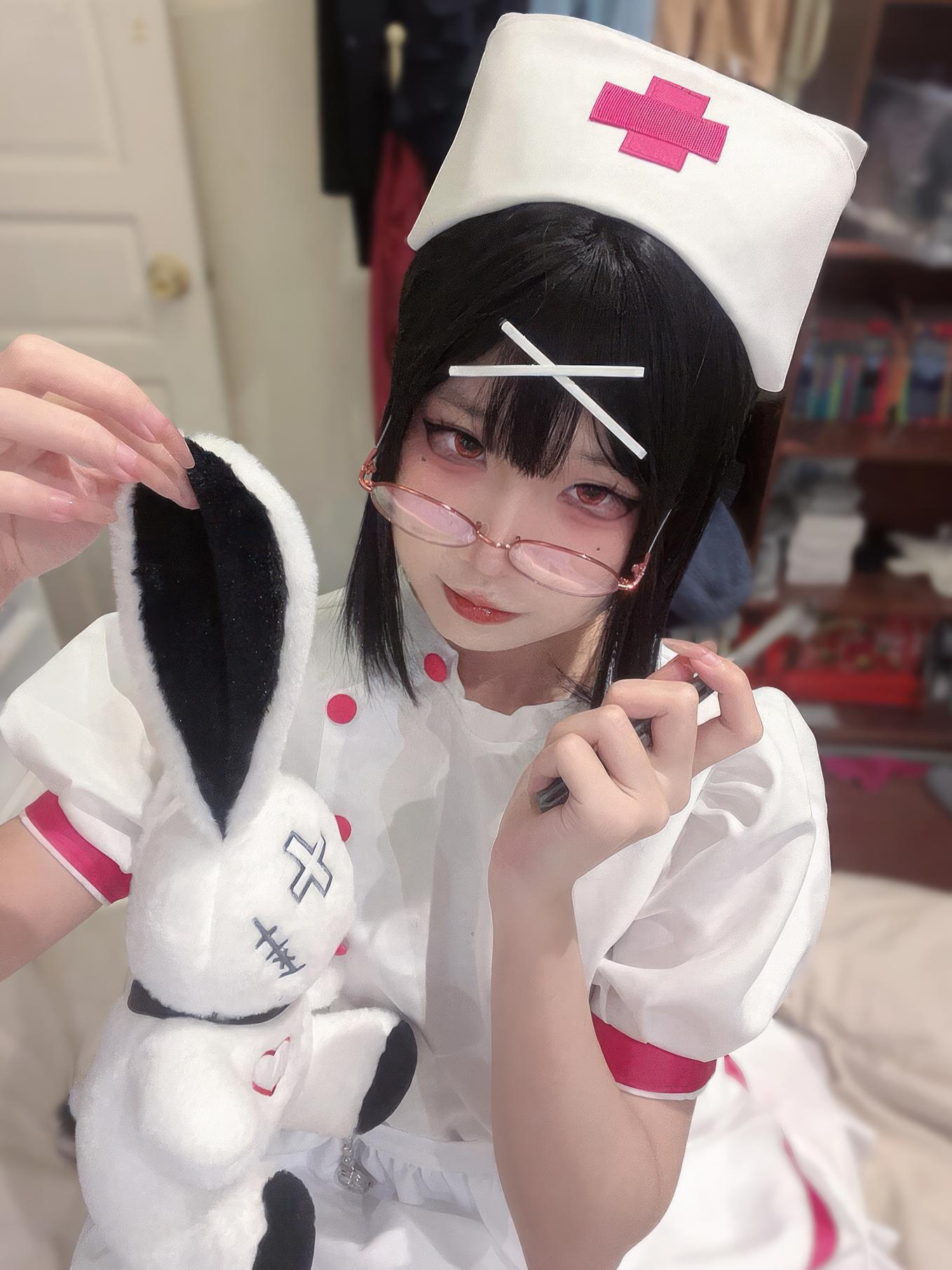 [costume play] 清水凪 - 夜勤小護士：白絲眼鏡護士造型 夜班氛圍下的清純制服風 31P