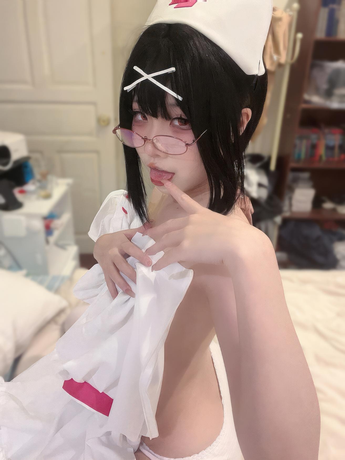 [Cosplay] Shimizu Nagi - Night Shift Nurse: Pure Uniform Style with White Stockings and Glasses, 31P