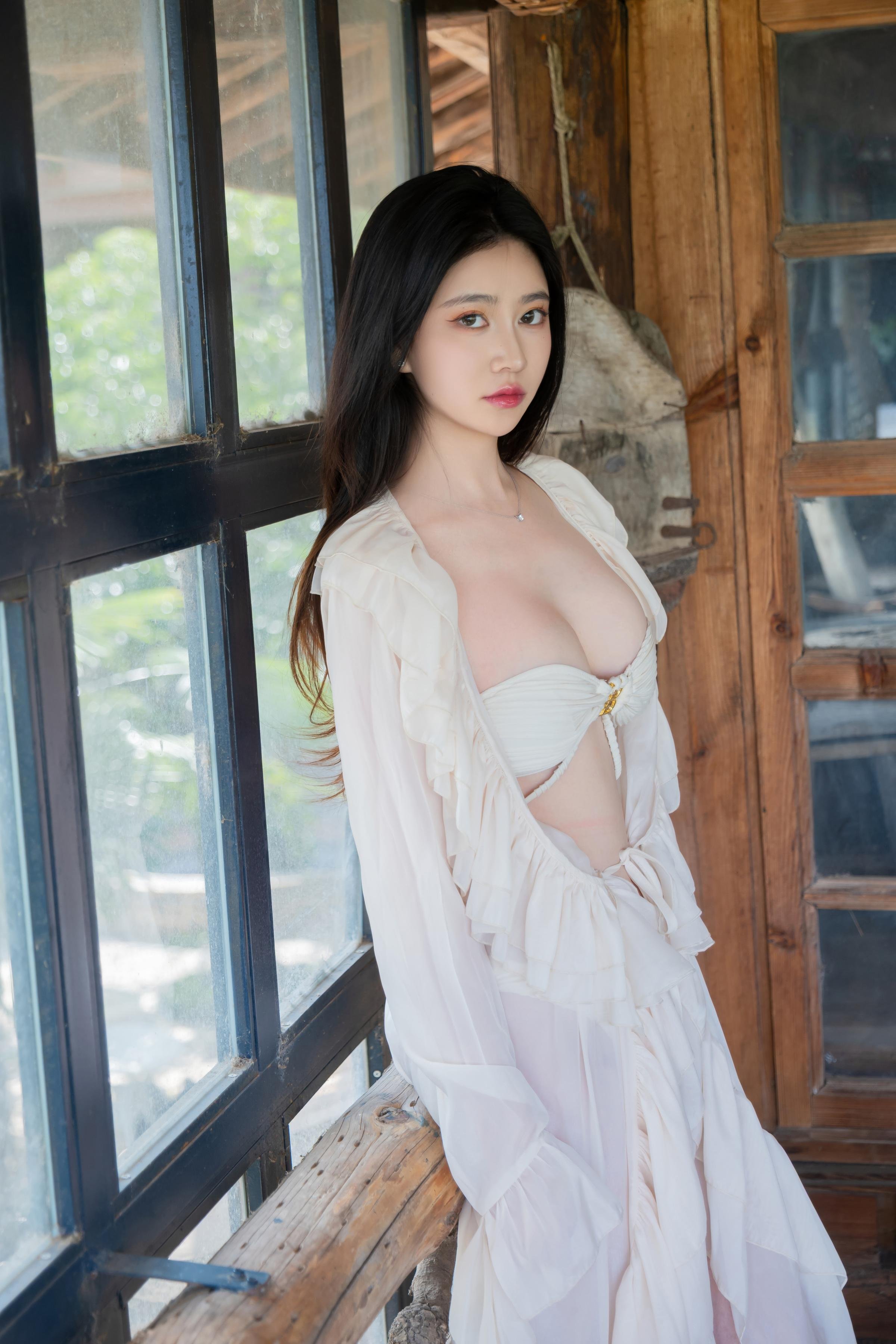 [写真] 年年Nnian - 浅夏：柔らかな光と夏の薄絹が織りなす軽やかな雰囲気 美脚ラインと優しい気質が映える 60P