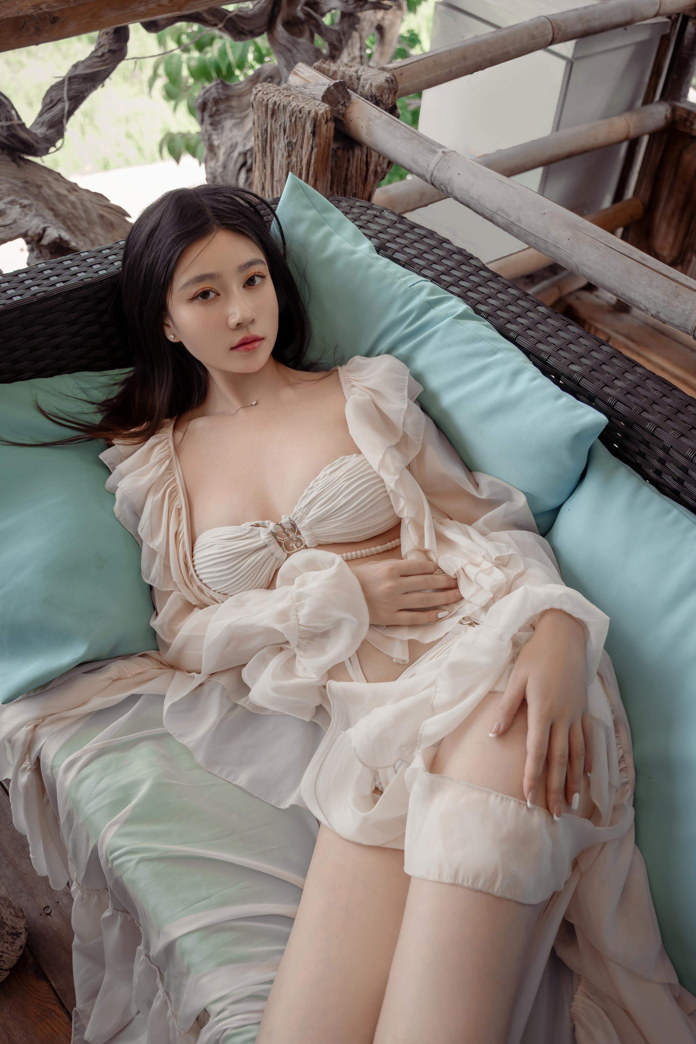 [Ảnh] Nnian - Hè Nhẹ: Ánh Sáng Mềm Mại và Vải Mỏng Ngày Hè Kết Hợp, Đường Cong Đẹp và Nét Dịu Dàng 60P