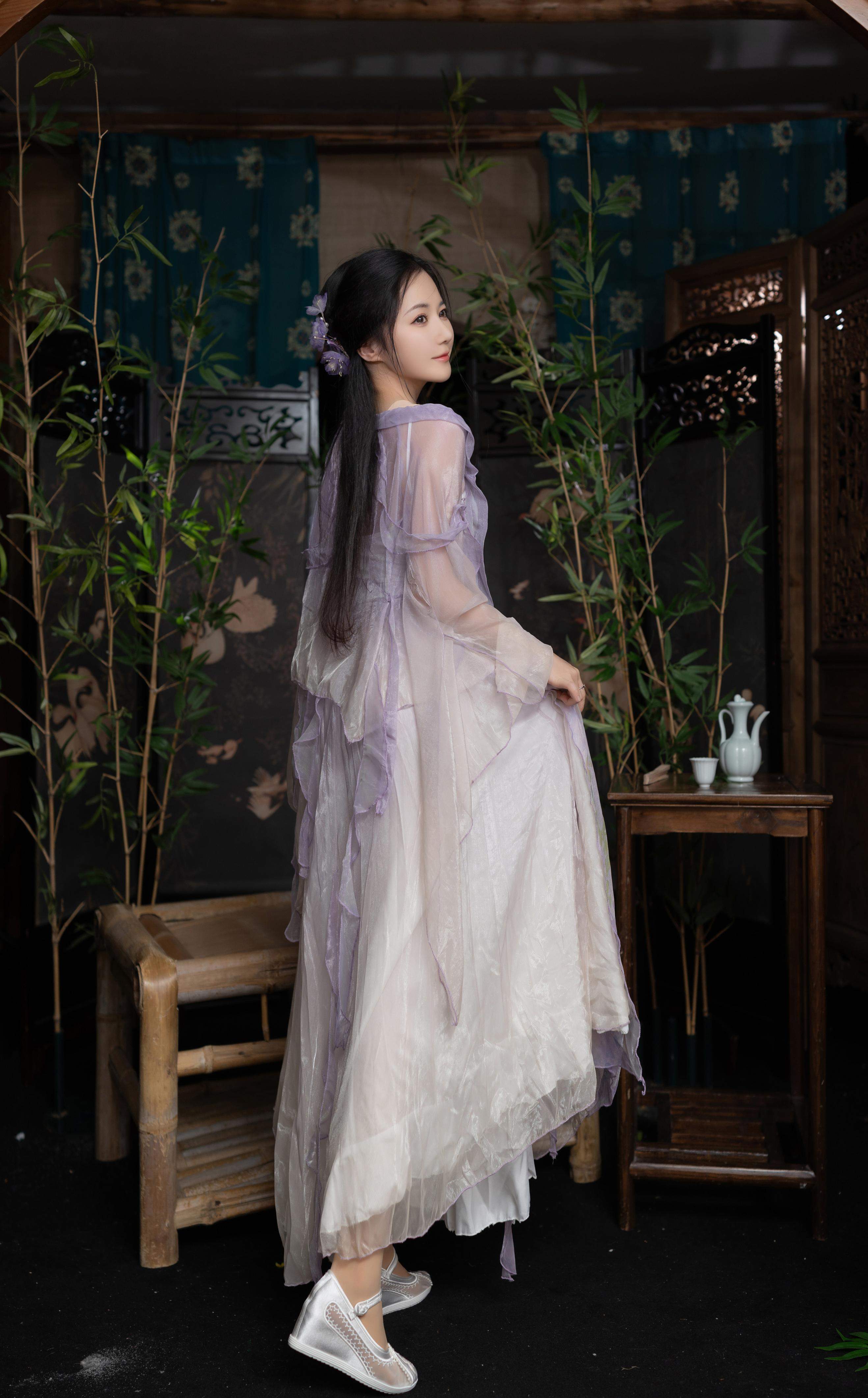 [Model] Caviar Fish - Butterfly: A Light Atmosphere Under the Ancient Butterfly Theme with Stunning Leg Lines and Camera Work 120P