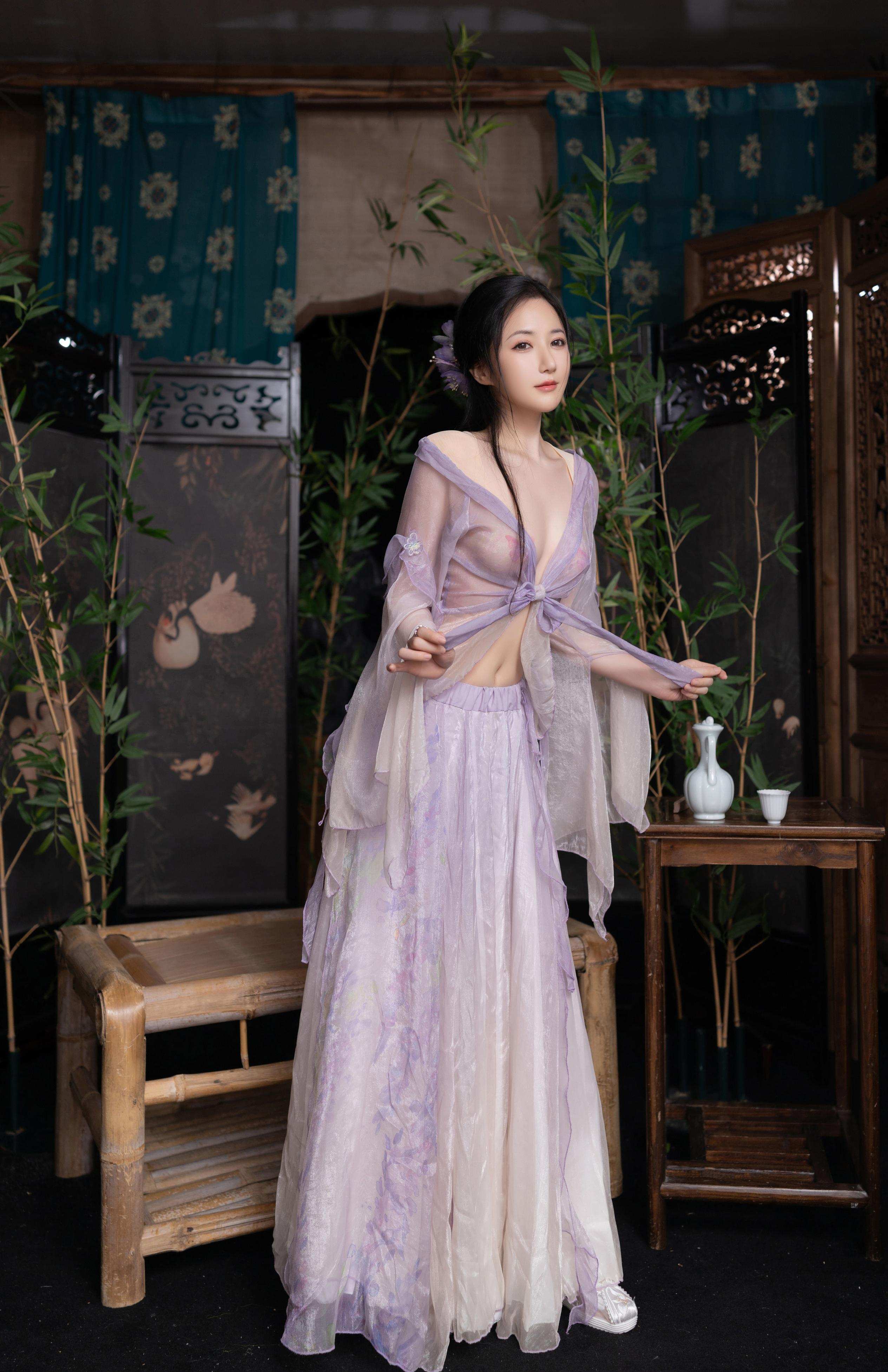 [Model] Caviar Fish - Butterfly: A Light Atmosphere Under the Ancient Butterfly Theme with Stunning Leg Lines and Camera Work 120P
