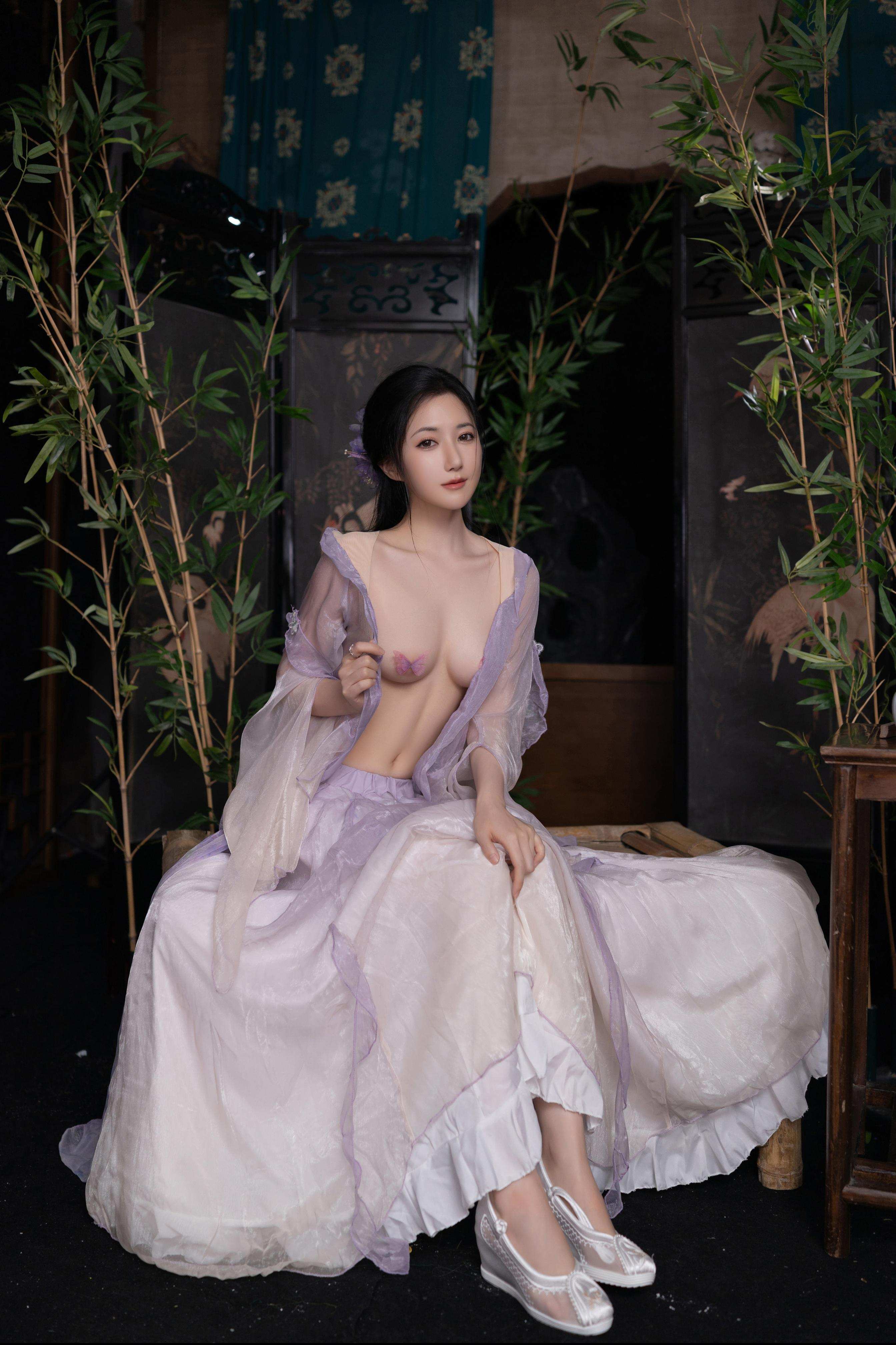 [Model] Caviar Fish - Butterfly: A Light Atmosphere Under the Ancient Butterfly Theme with Stunning Leg Lines and Camera Work 120P
