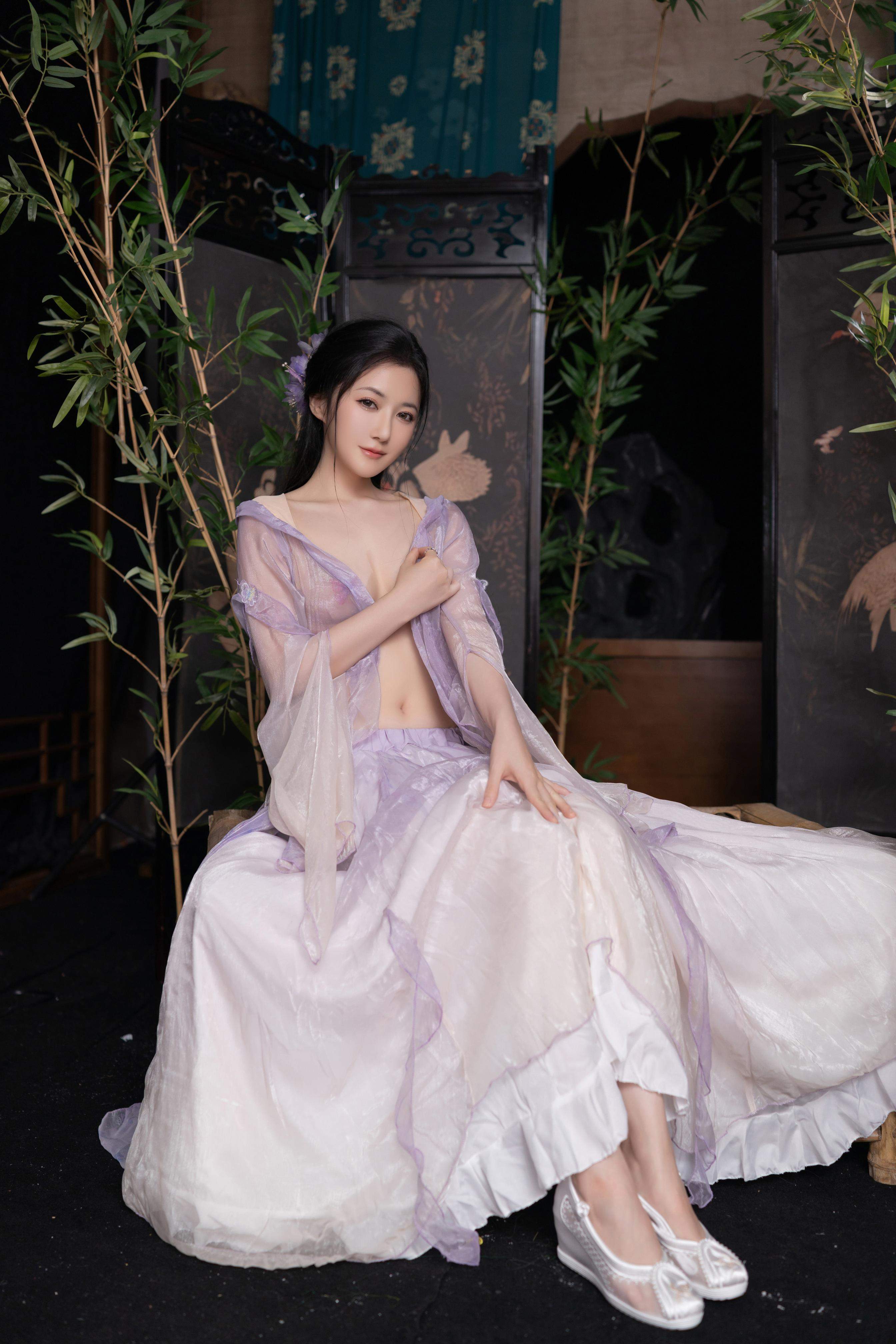 [Model] Caviar Fish - Butterfly: A Light Atmosphere Under the Ancient Butterfly Theme with Stunning Leg Lines and Camera Work 120P