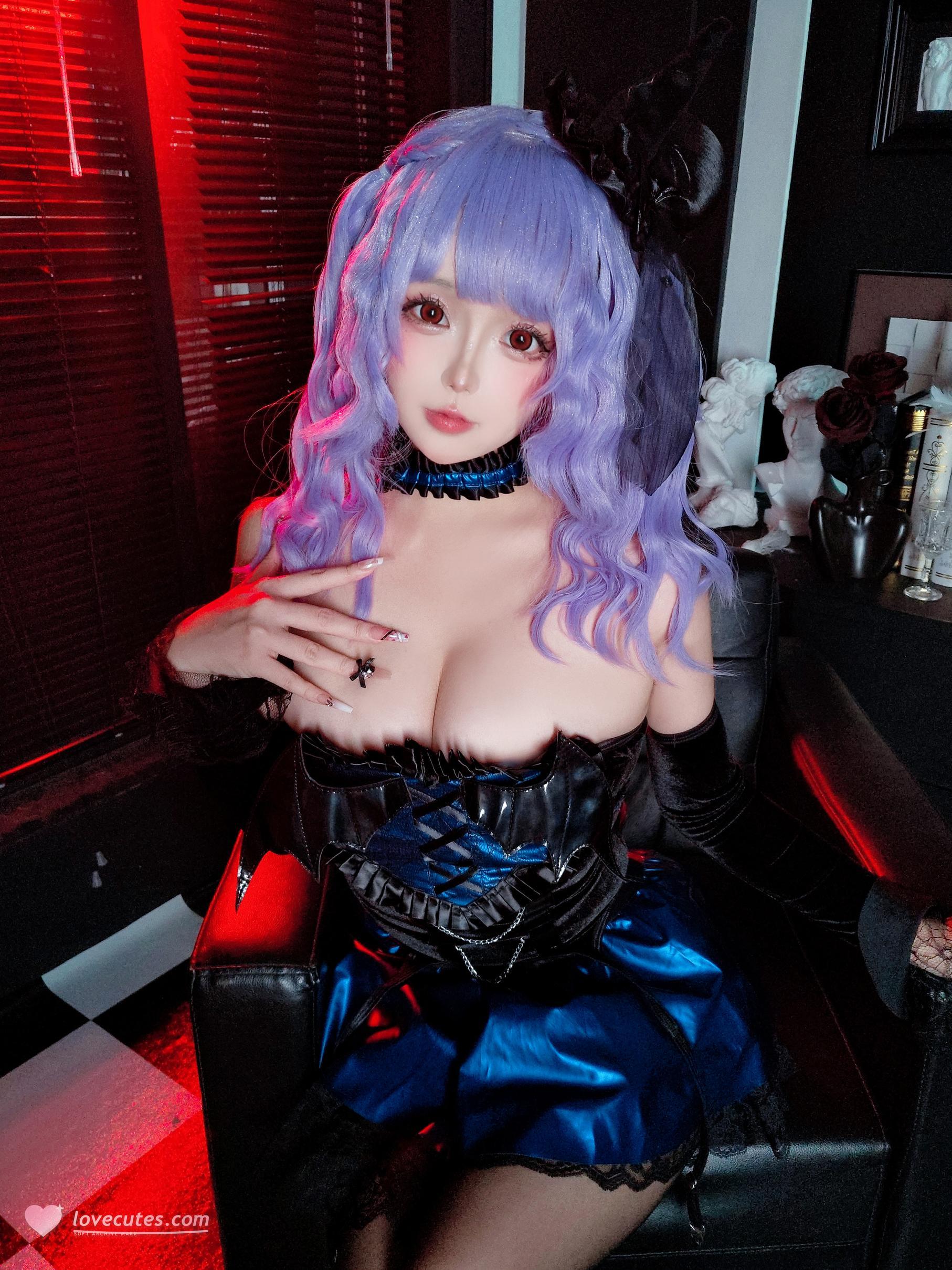 日奈娇 见习魔女：紫发黑丝搭配高跟鞋的魔女造型 冷艳氛围与曲线表现都很吸睛 写真セット 172P6V
