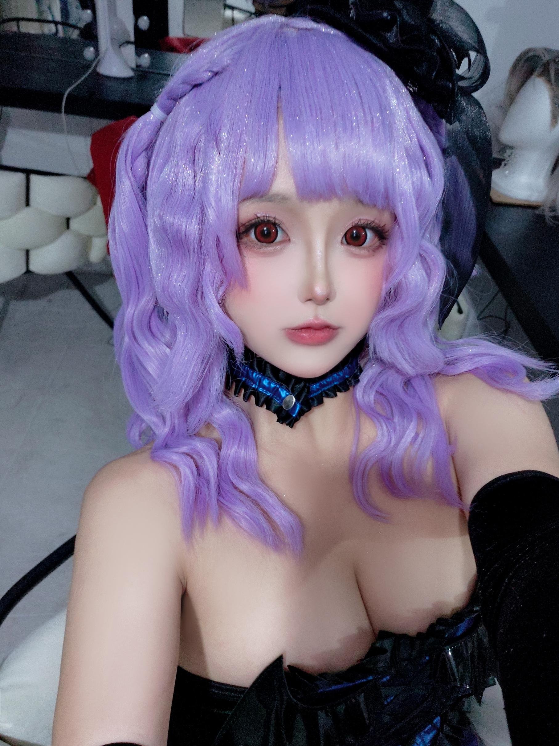日奈娇 见习魔女：紫发黑丝搭配高跟鞋的魔女造型 冷艳氛围与曲线表现都很吸睛 写真セット 172P6V
