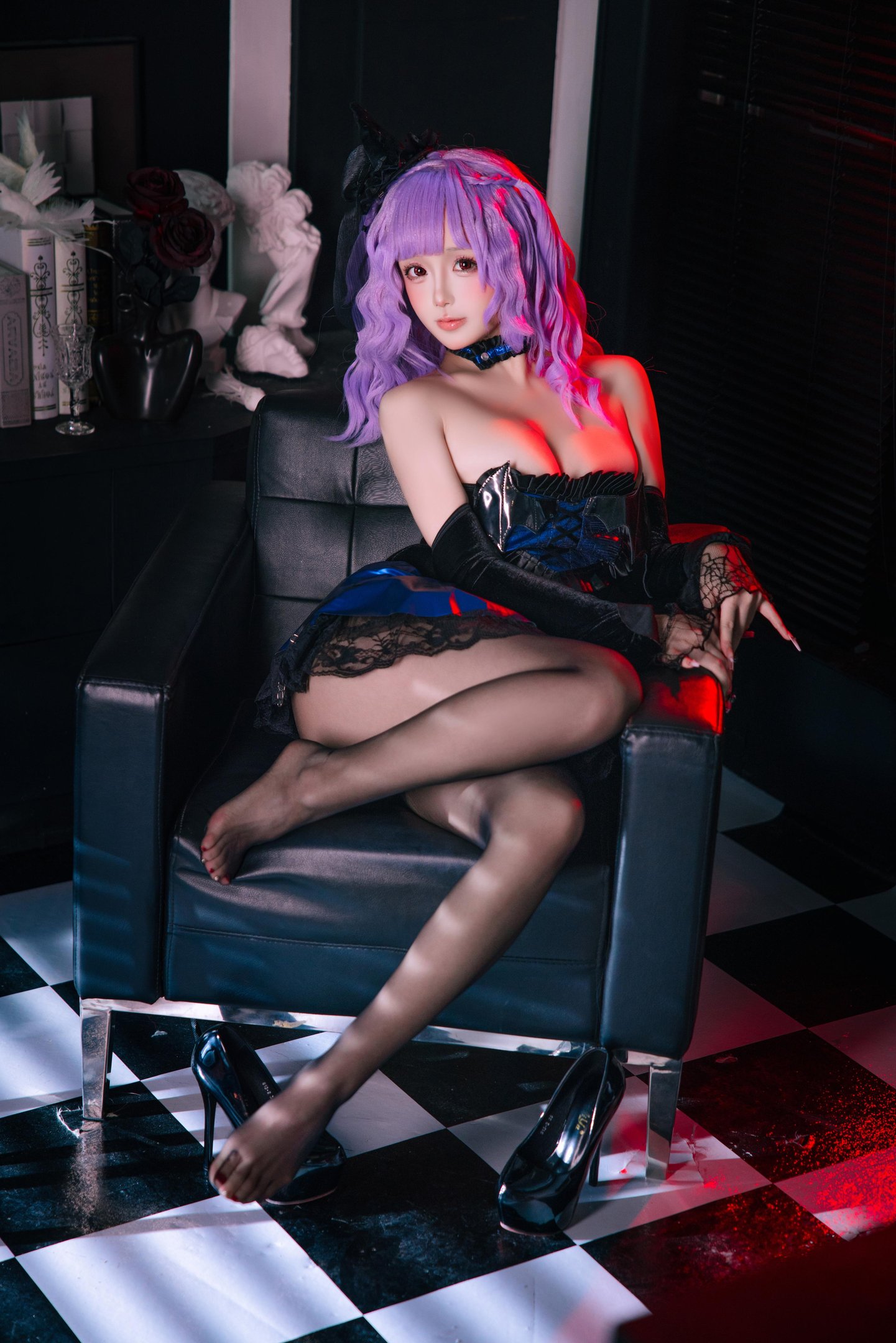 日奈娇 见习魔女：紫发黑丝搭配高跟鞋的魔女造型 冷艳氛围与曲线表现都很吸睛 写真セット 172P6V