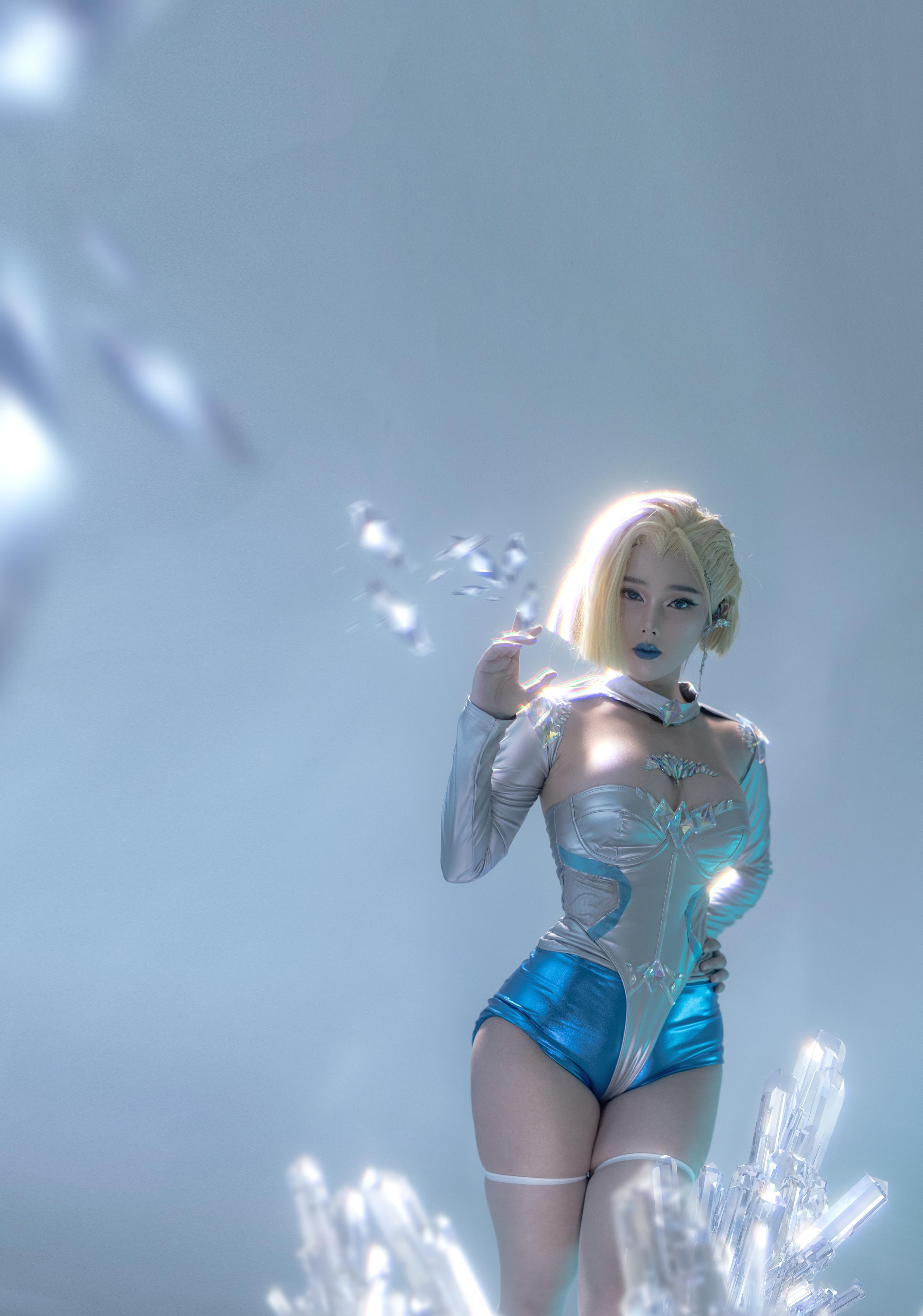 '[私房] Titanium TiTi - Nữ Hoàng Trắng: Bodysuit Bạc, Ngực Khủng, Mông Đẹp - Chụp Hình Công Nghệ Tương Lai 73P'