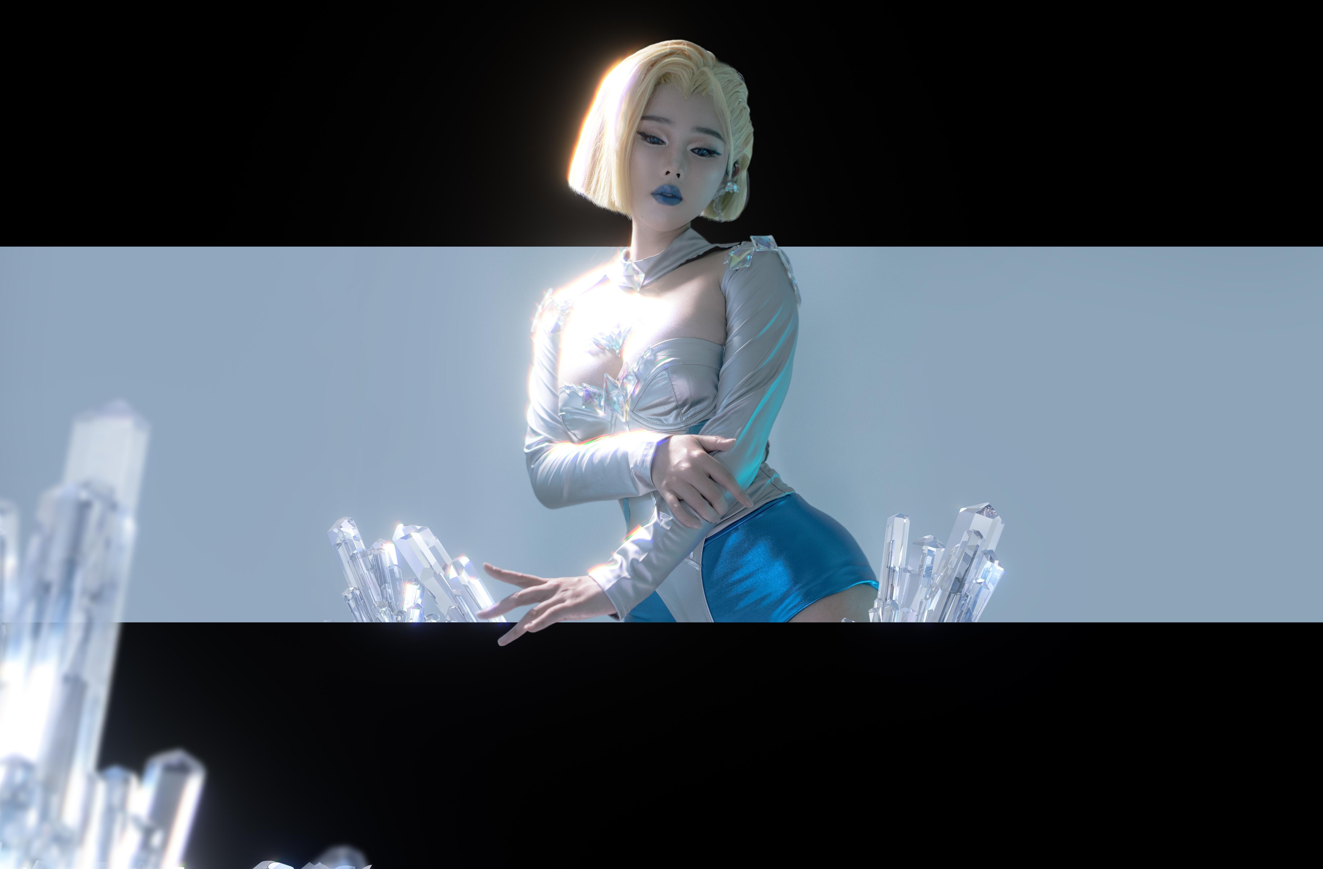 '[私房] Titanium TiTi - Nữ Hoàng Trắng: Bodysuit Bạc, Ngực Khủng, Mông Đẹp - Chụp Hình Công Nghệ Tương Lai 73P'