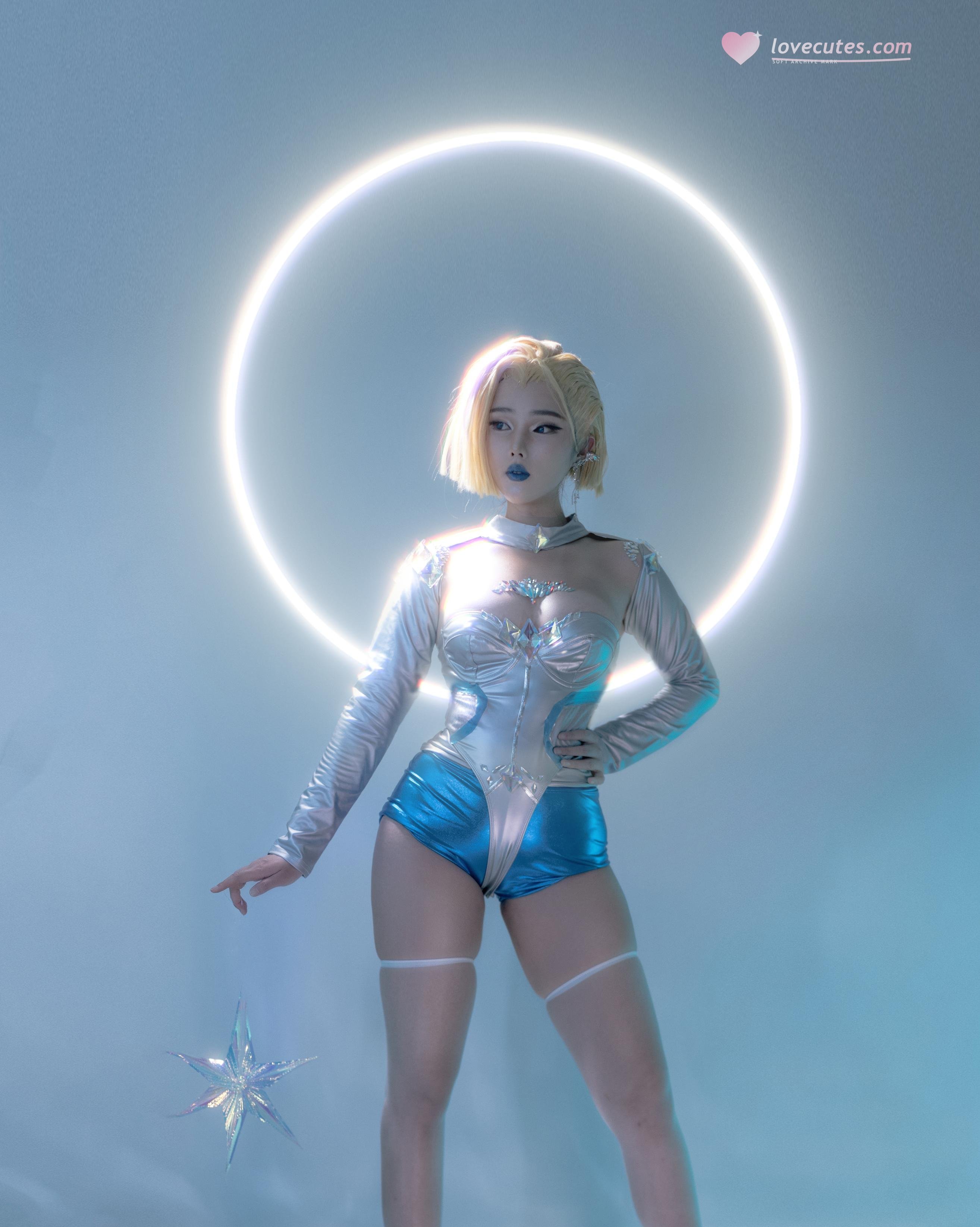 '[私房] Titanium TiTi - Nữ Hoàng Trắng: Bodysuit Bạc, Ngực Khủng, Mông Đẹp - Chụp Hình Công Nghệ Tương Lai 73P'