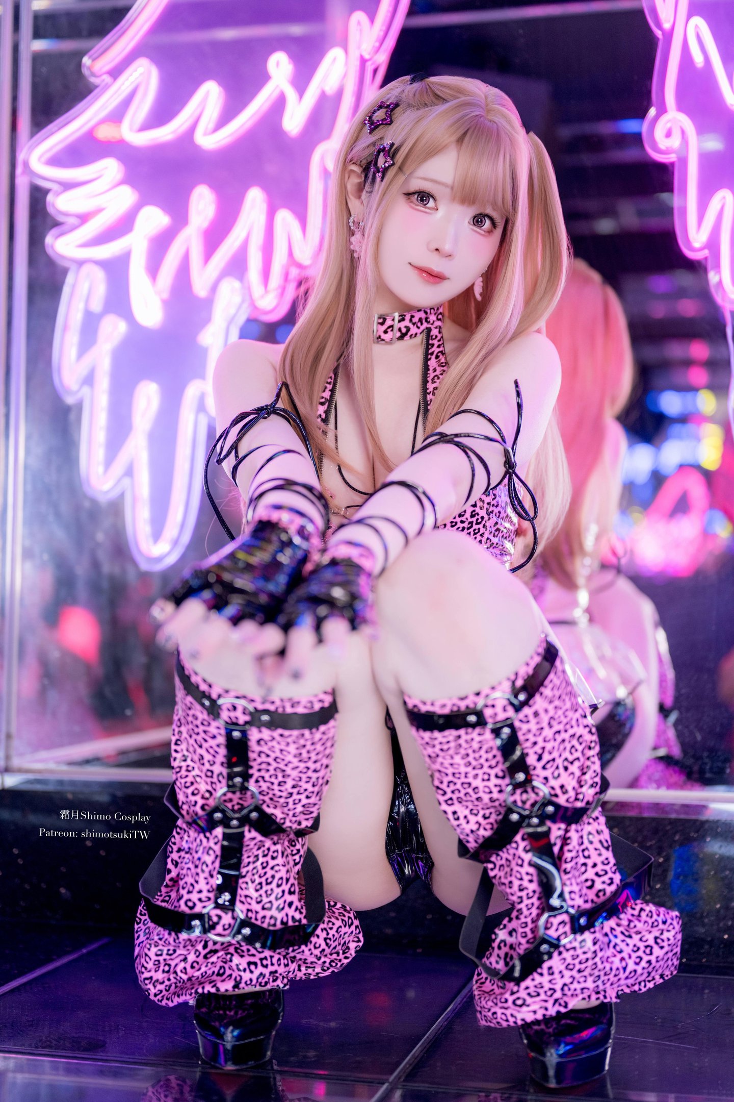 [Private] Shimo - Original Gyaru: Leopard Print Babe with Big Breasts and Revealing Outfits, Neon Studio Shots of Beautiful Legs and Curvy Hips 35P