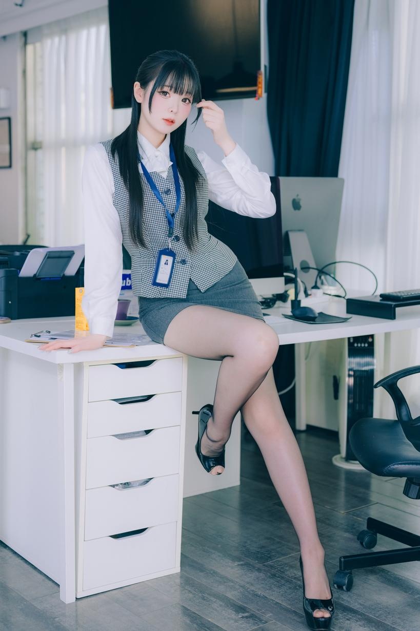 [私房] 霜月shimo - Văn Phòng Bí Mật Tập 02: Đồ Lót Gợi Cảm Chủ Đề Văn Phòng, Sự Kết Hợp Giữa Vẻ Đẹp Lạnh Lùng Và Không Gian Đầy Mức Độ 139P