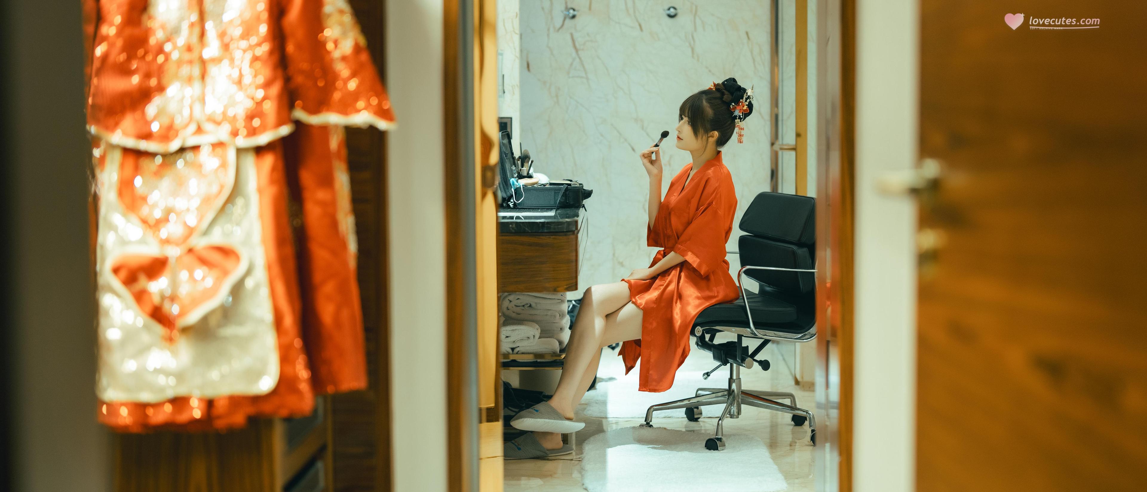 [私房] 鹿八歲 - 新婚小故事：中式紅嫁衣婚房私房 貼紙遮點美胸翹臀 108P1V