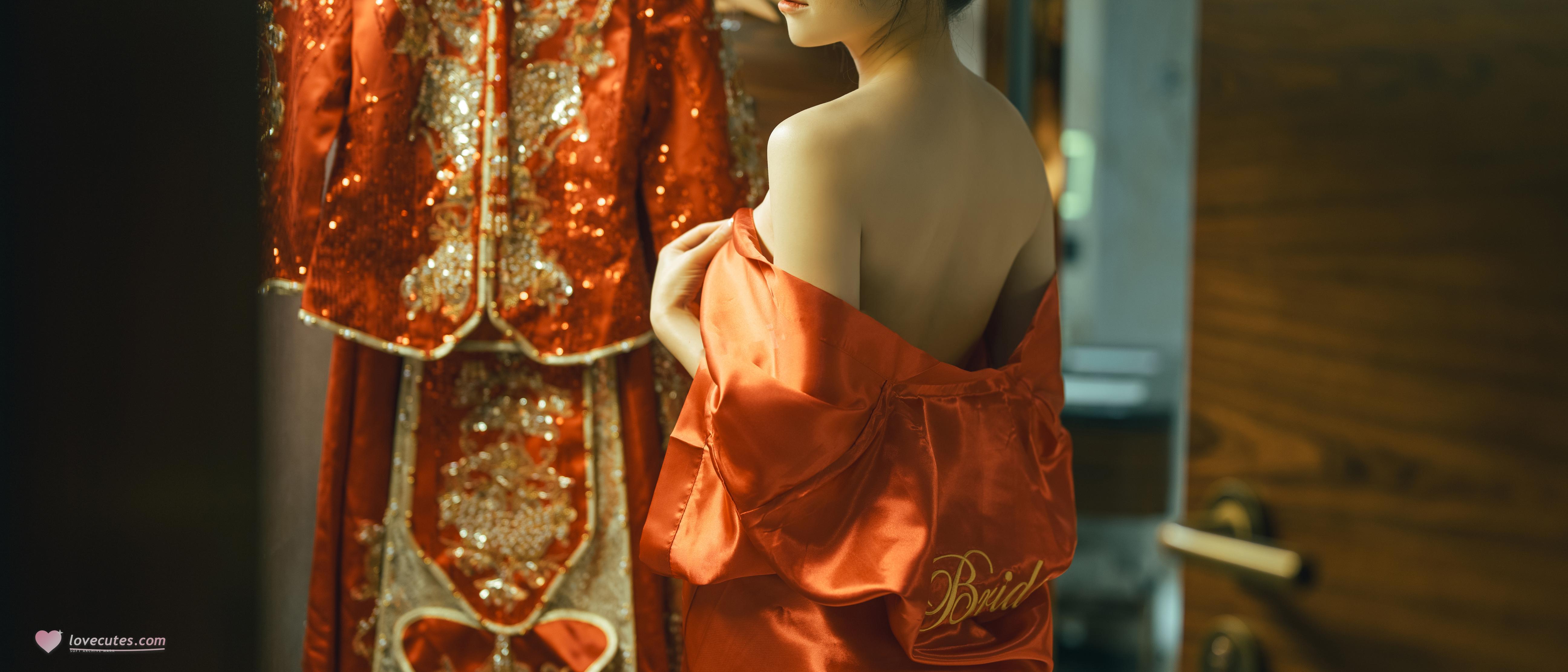 [私房] 鹿八歲 - 新婚小故事：中式紅嫁衣婚房私房 貼紙遮點美胸翹臀 108P1V