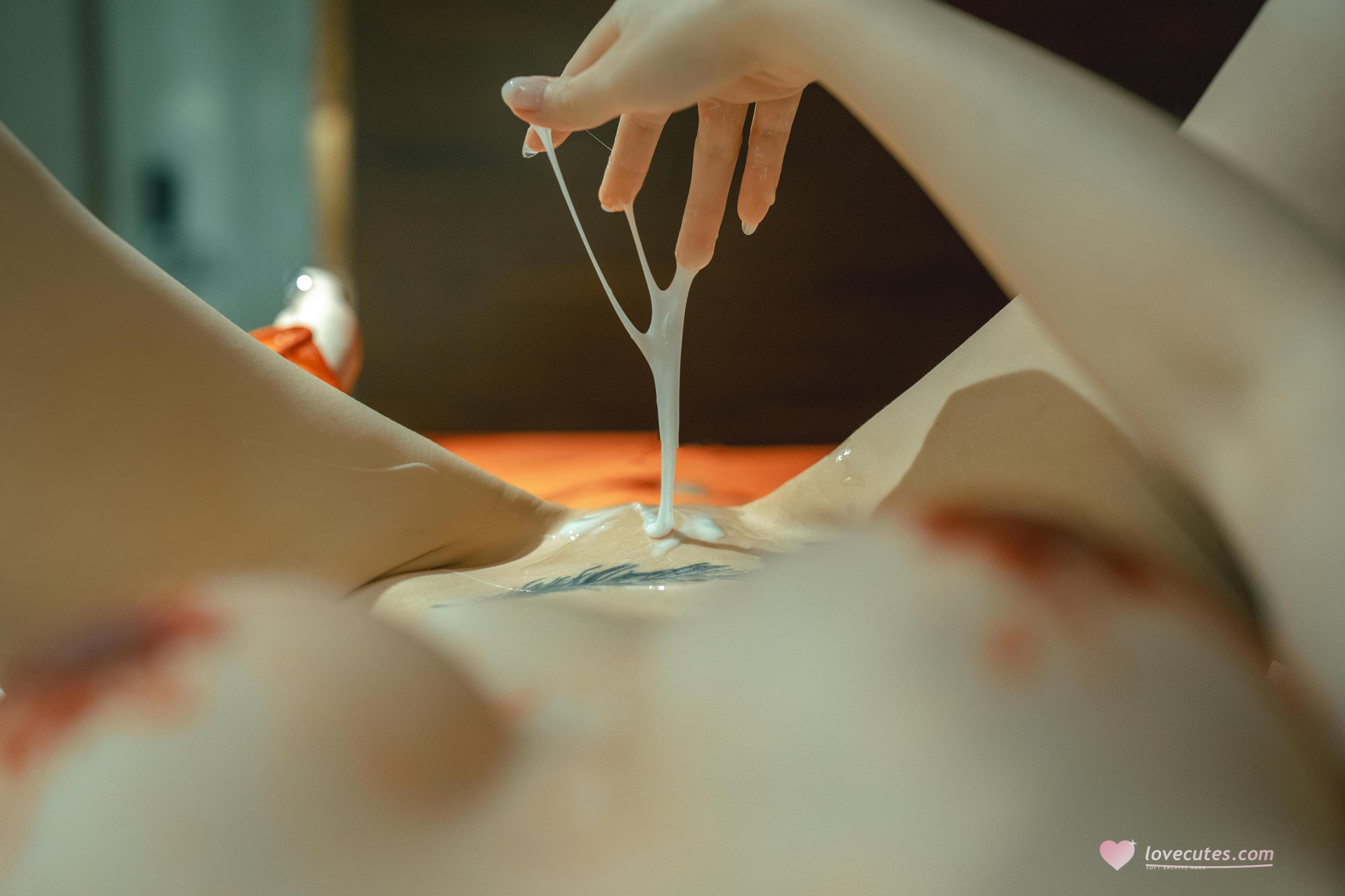 [私房] 鹿八歲 - 新婚小故事：中式紅嫁衣婚房私房 貼紙遮點美胸翹臀 108P1V