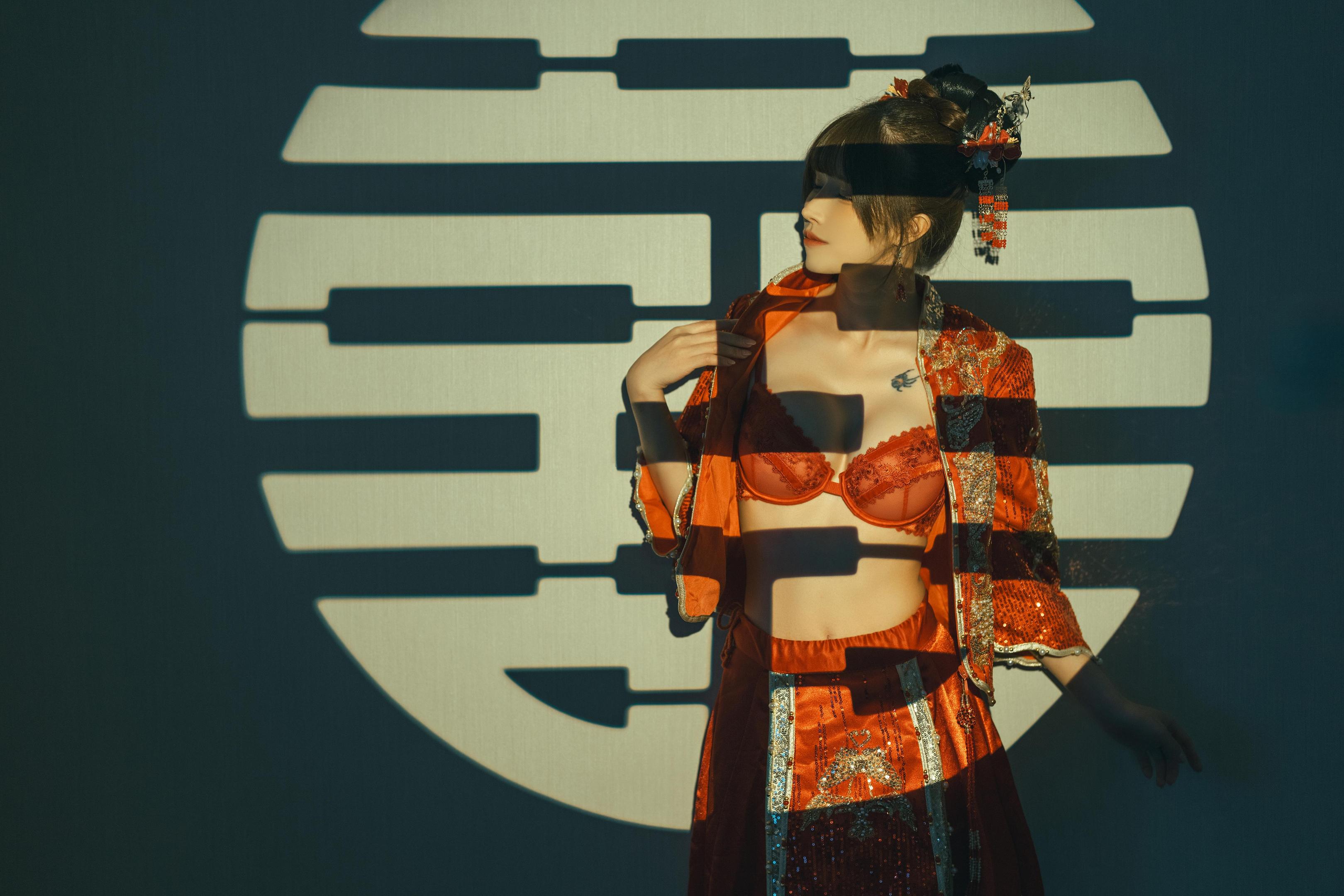 [私房] 鹿八歳 - 新婚小話：中式紅嫁衣婚房私房 108P1V