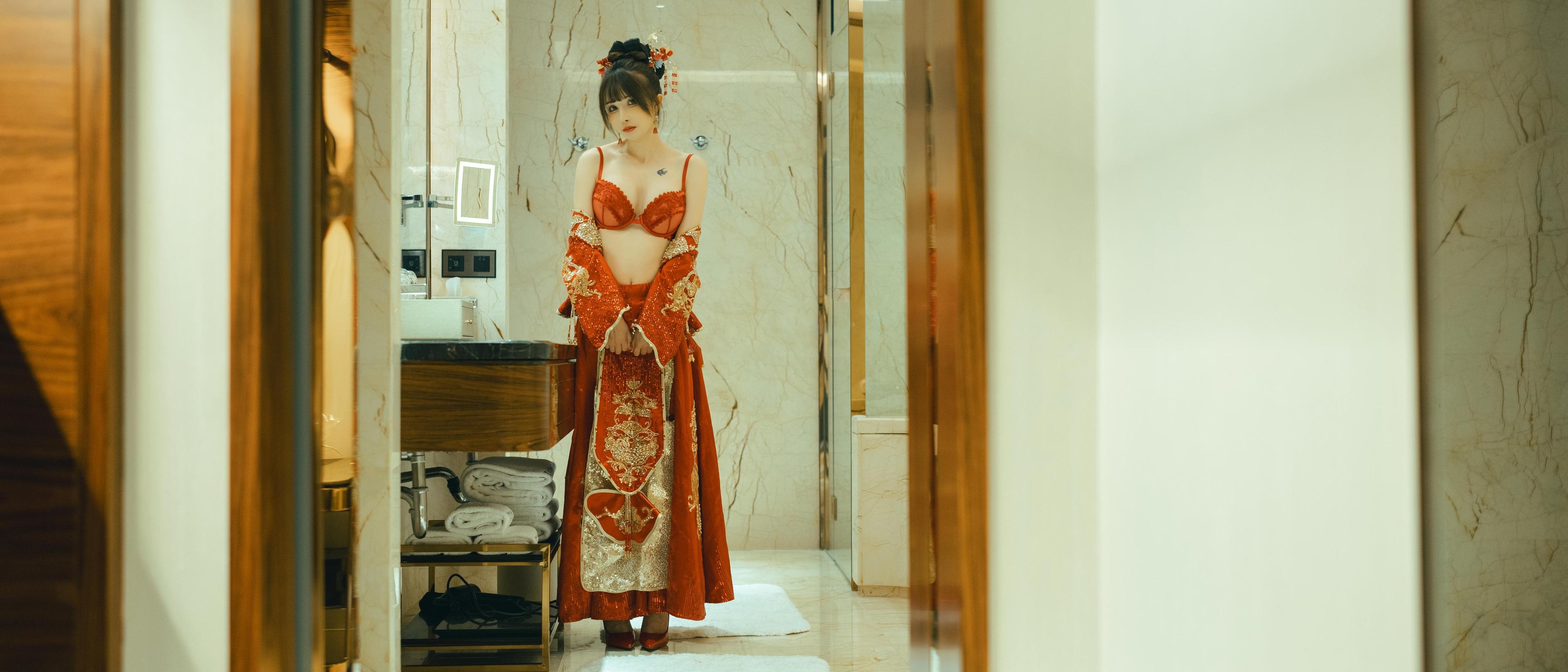[私房] 鹿八歳 - 新婚小話：中式紅嫁衣婚房私房 108P1V