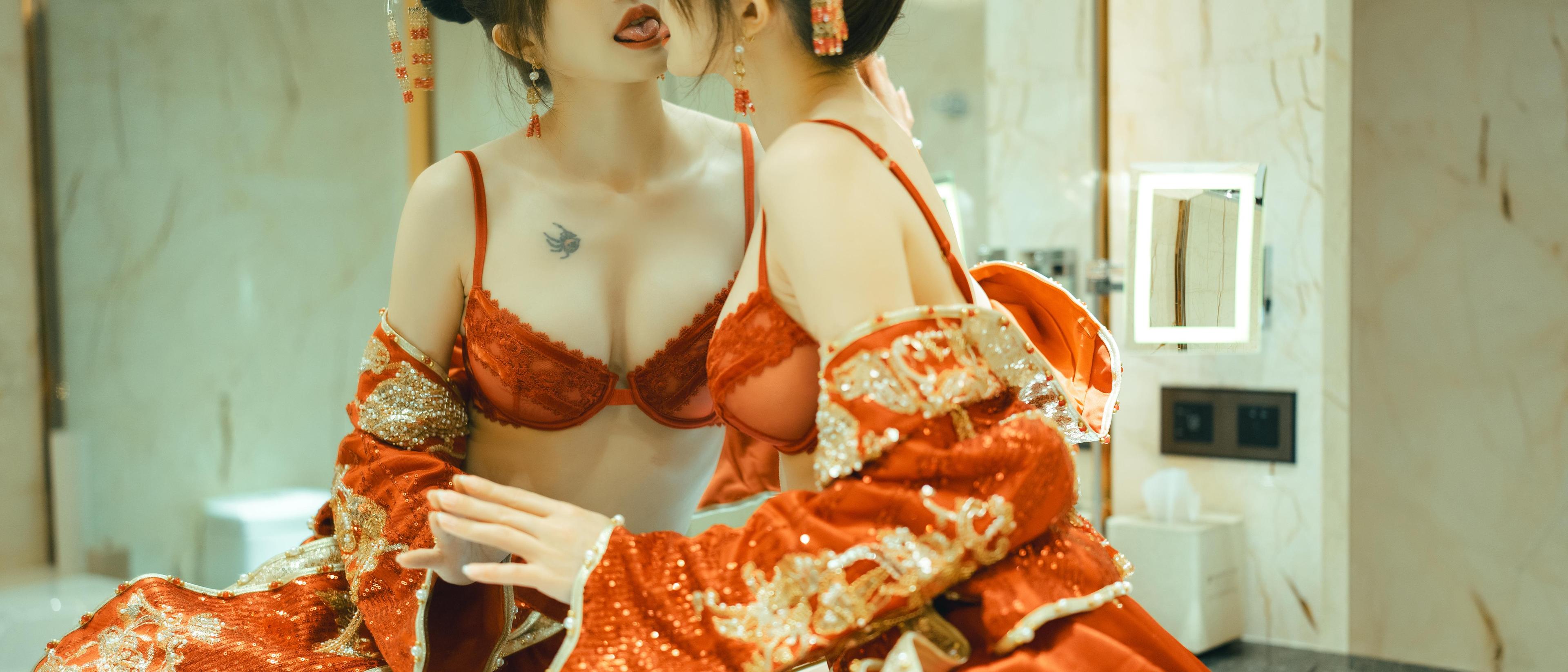 [私房] 鹿八歳 - 新婚小話：中式紅嫁衣婚房私房 108P1V
