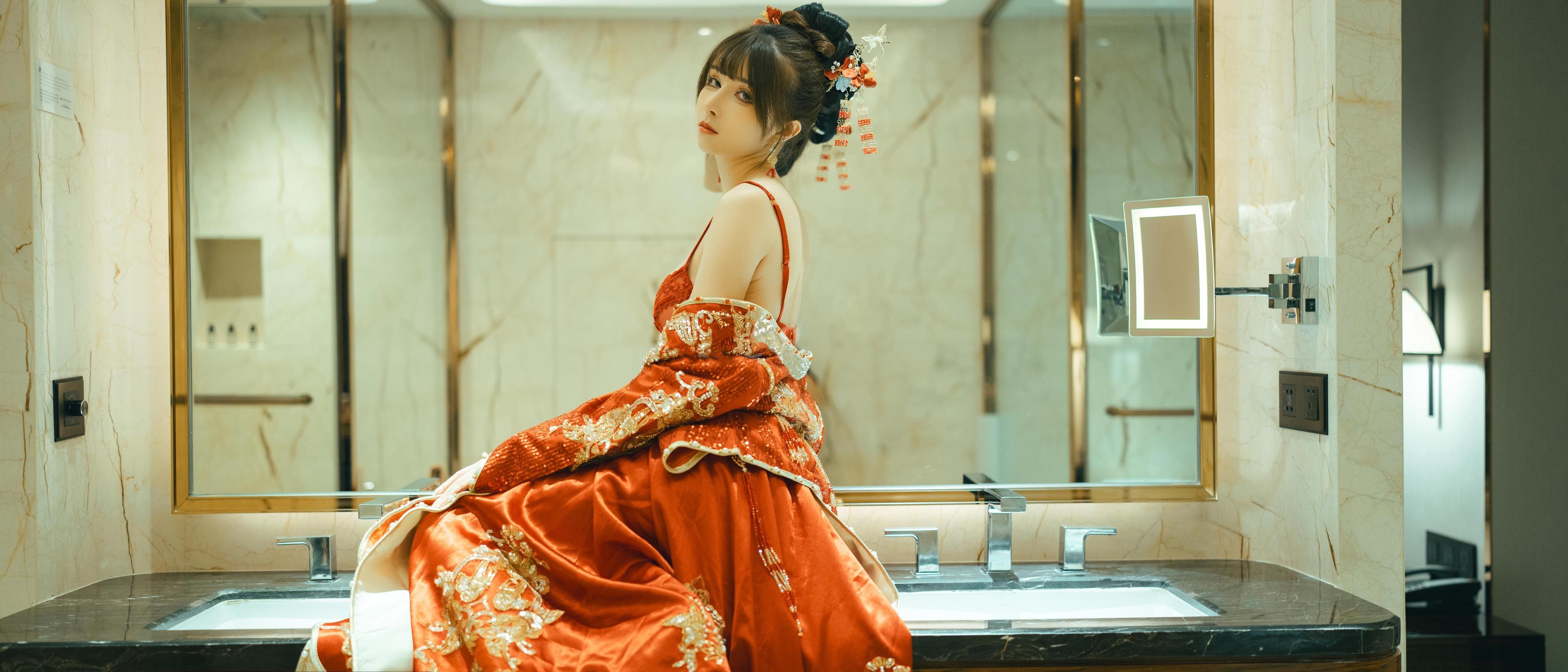 [私房] 鹿八歳 - 新婚小話：中式紅嫁衣婚房私房 108P1V