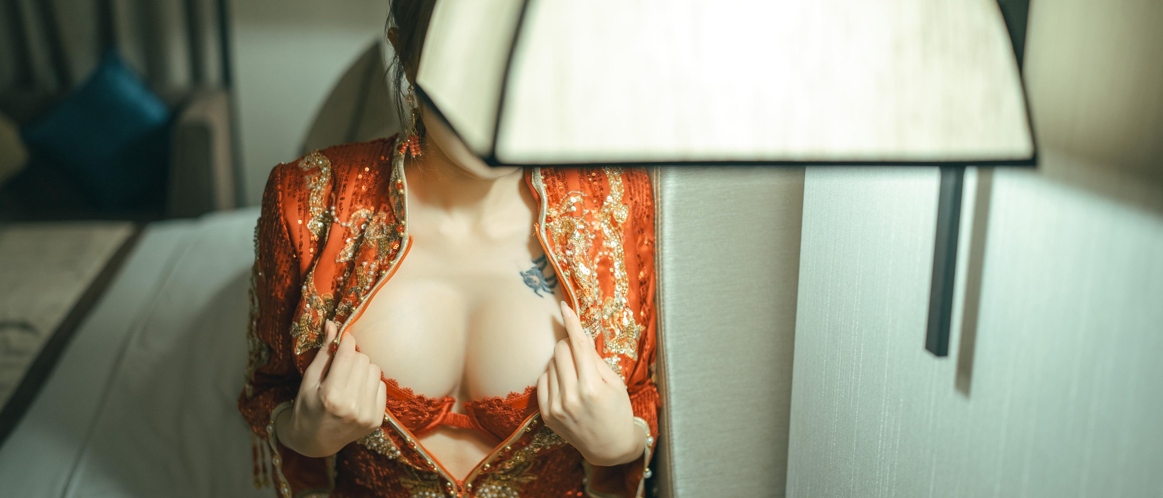 [私房] 鹿八歳 - 新婚小話：中式紅嫁衣婚房私房 108P1V