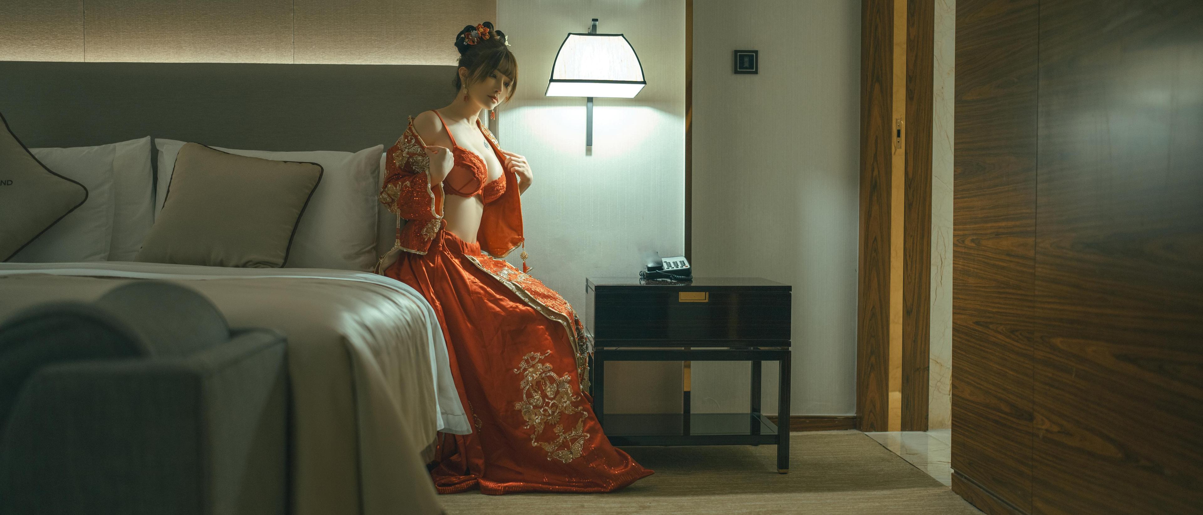 [私房] 鹿八歳 - 新婚小話：中式紅嫁衣婚房私房 108P1V