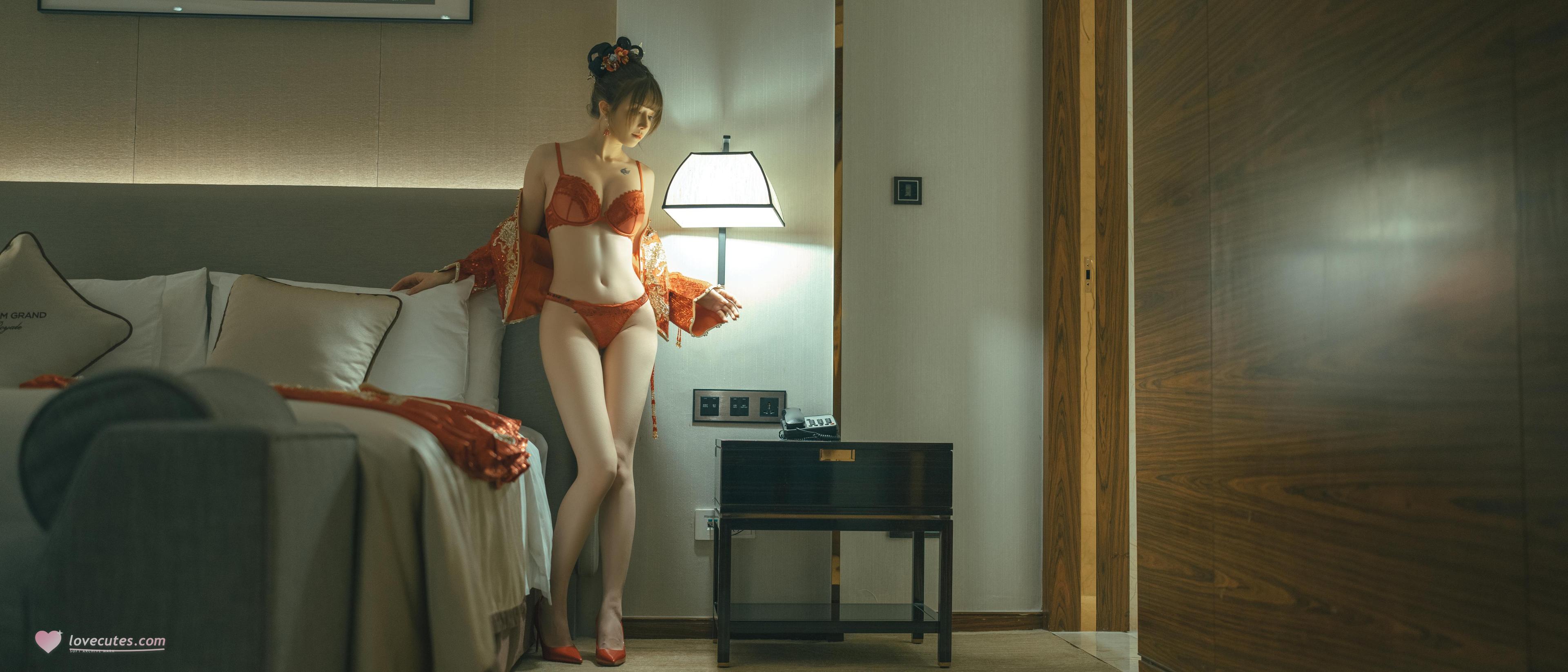 [私房] 鹿八歳 - 新婚小話：中式紅嫁衣婚房私房 108P1V