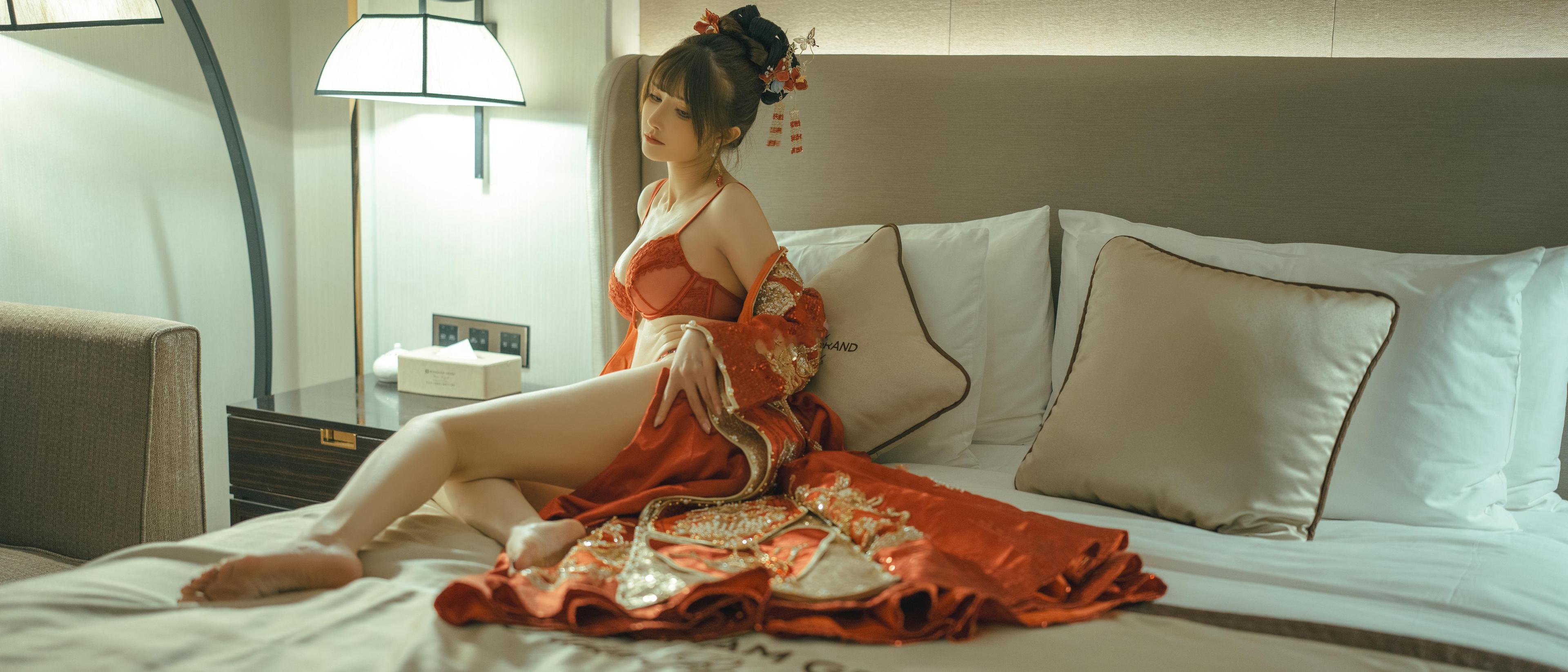 [私房] 鹿八歳 - 新婚小話：中式紅嫁衣婚房私房 108P1V