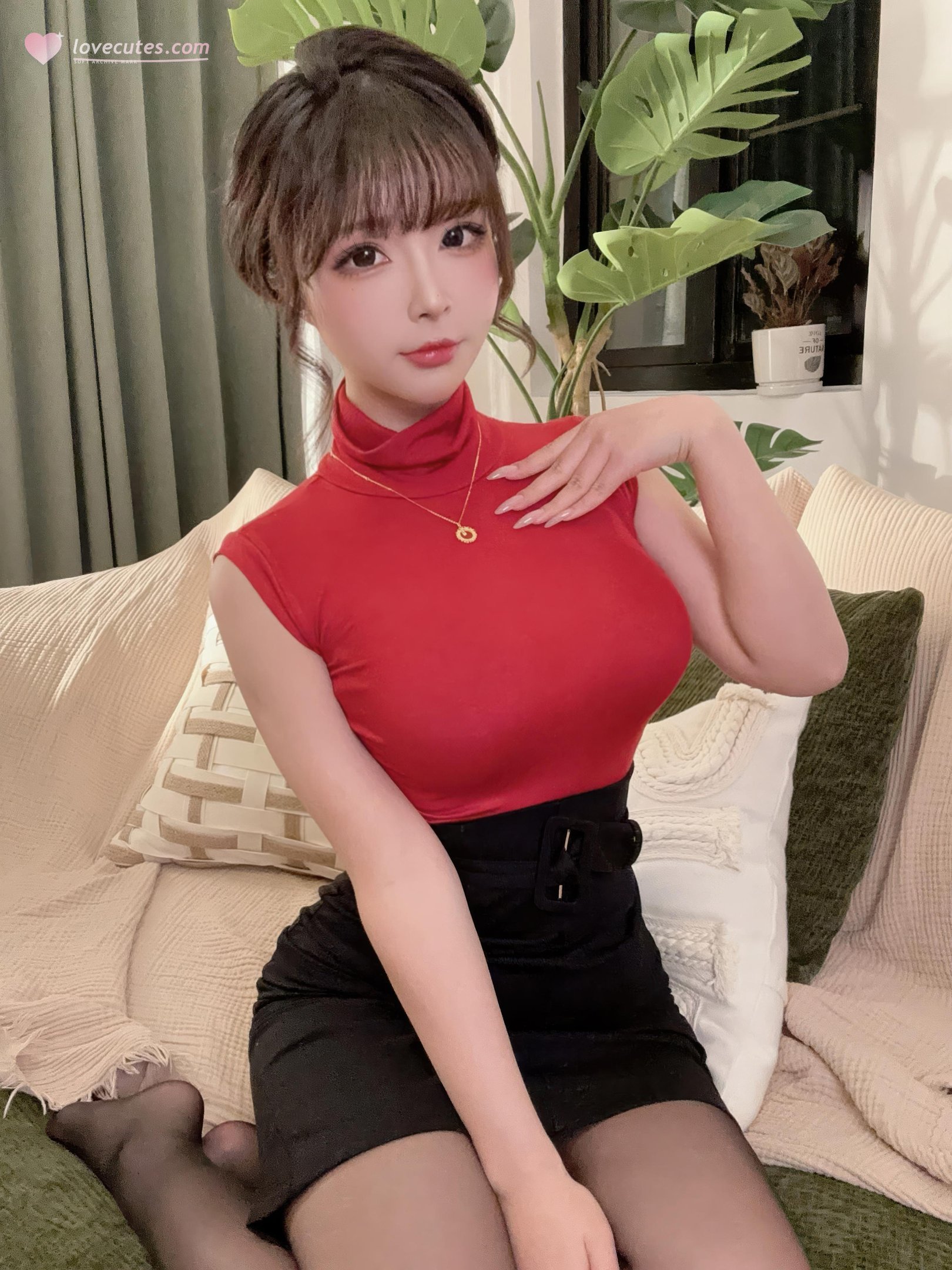 [Private] Yuuhui - Subordinate's Wife: Red Top, Black Stockings, Form-Fitting Skirt, Stunning Curves, 45P