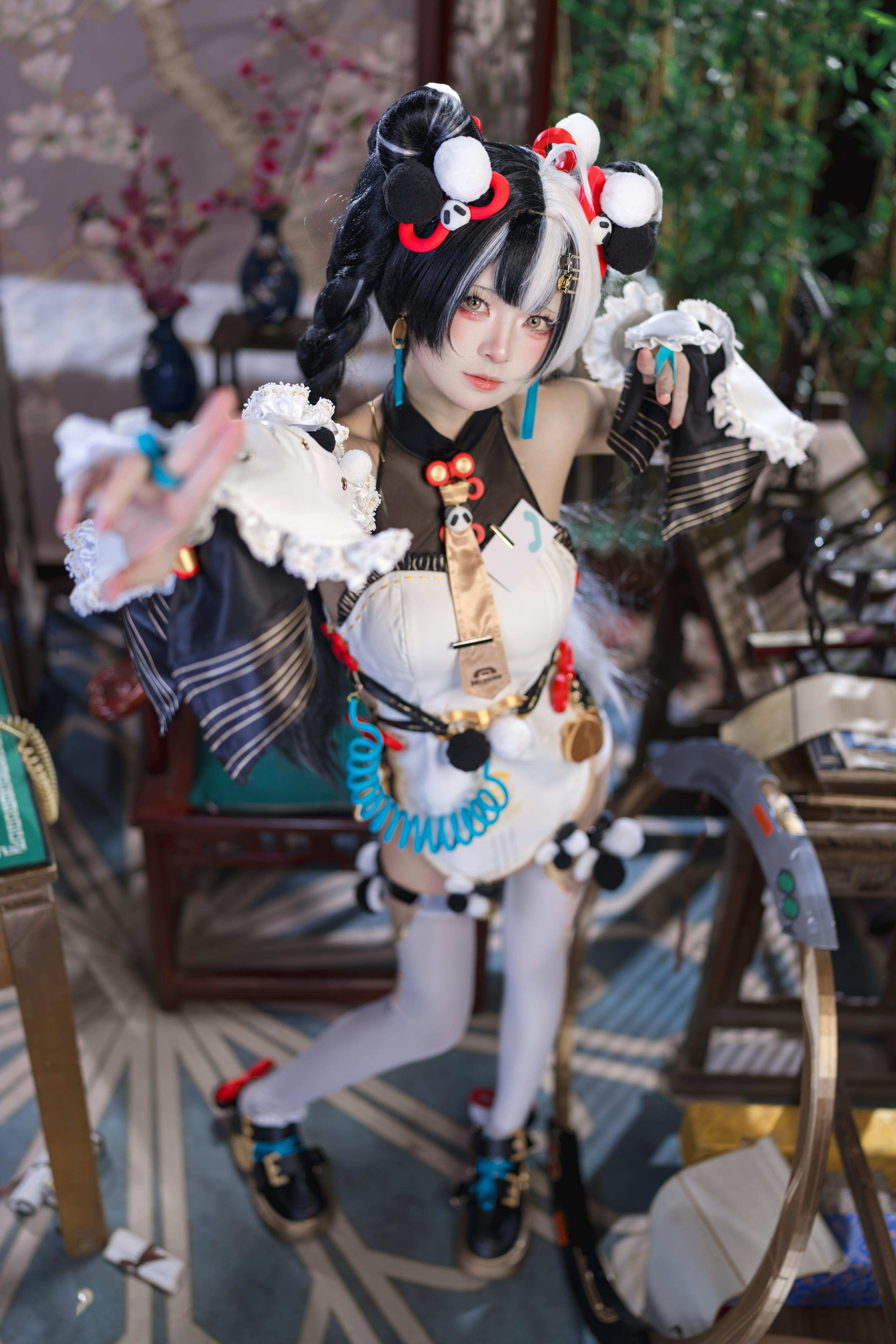 [Cosplay] Jiuqi Miao - Liuyin: White Stockings, Beautiful Legs, Exposed Shoulders, Busty, Eastern Style Elegance 41P