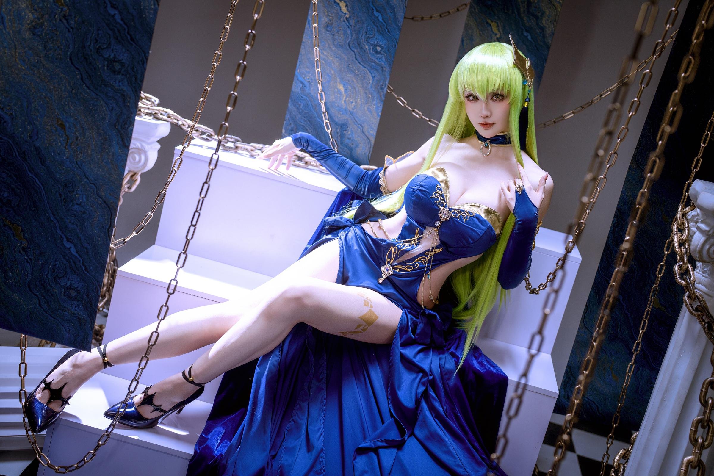 【コスプレ】星之迟迟Hoshilily - 叛逆のルルーシュ C.C.：青いドレスの巨乳長腿、チェーン背景再現 29P