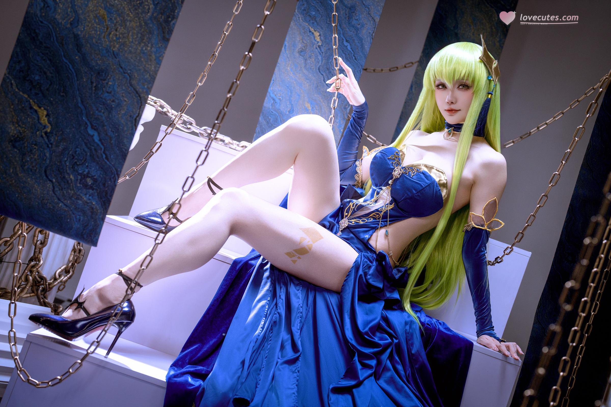 【コスプレ】星之迟迟Hoshilily - 叛逆のルルーシュ C.C.：青いドレスの巨乳長腿、チェーン背景再現 29P