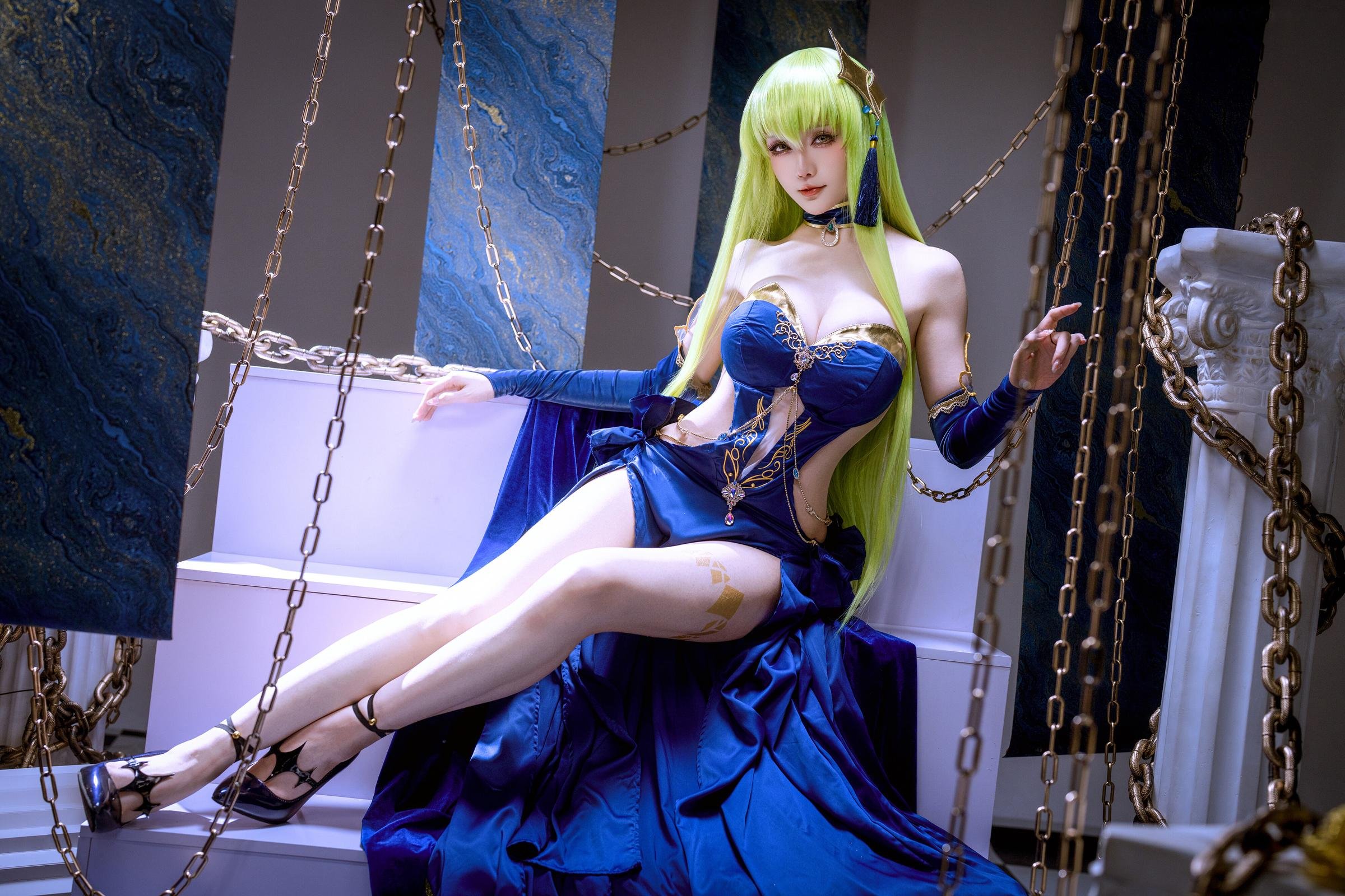 【コスプレ】星之迟迟Hoshilily - 叛逆のルルーシュ C.C.：青いドレスの巨乳長腿、チェーン背景再現 29P
