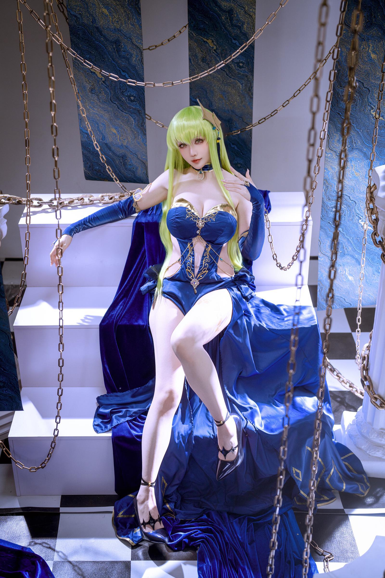 【コスプレ】星之迟迟Hoshilily - 叛逆のルルーシュ C.C.：青いドレスの巨乳長腿、チェーン背景再現 29P