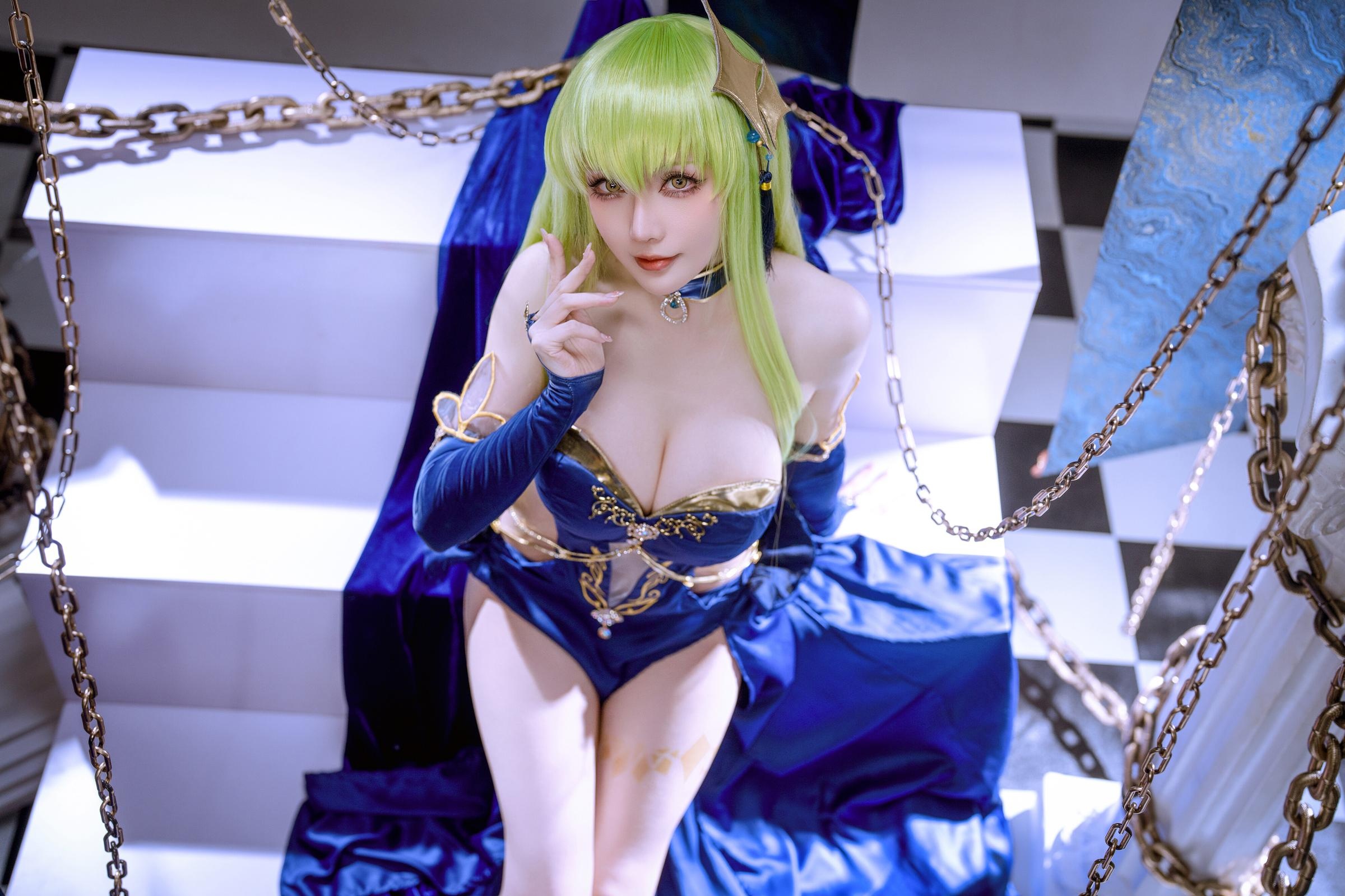 【コスプレ】星之迟迟Hoshilily - 叛逆のルルーシュ C.C.：青いドレスの巨乳長腿、チェーン背景再現 29P