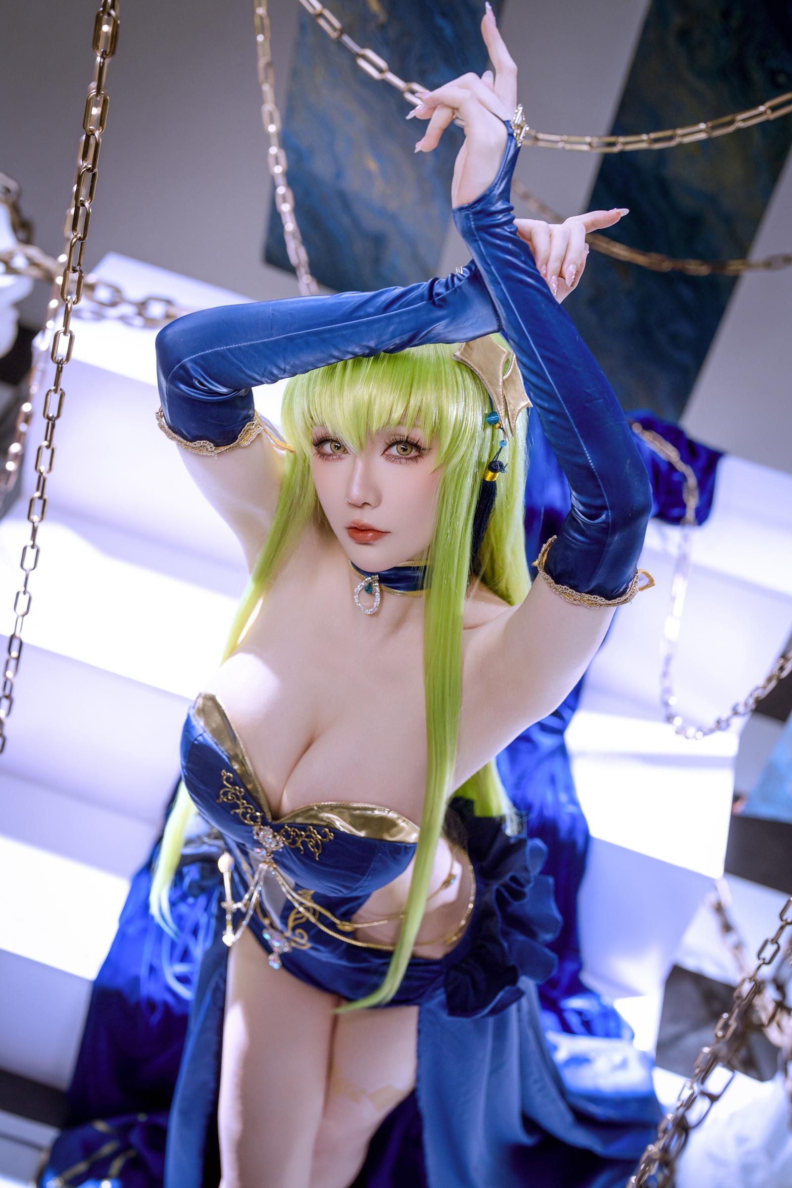【コスプレ】星之迟迟Hoshilily - 叛逆のルルーシュ C.C.：青いドレスの巨乳長腿、チェーン背景再現 29P