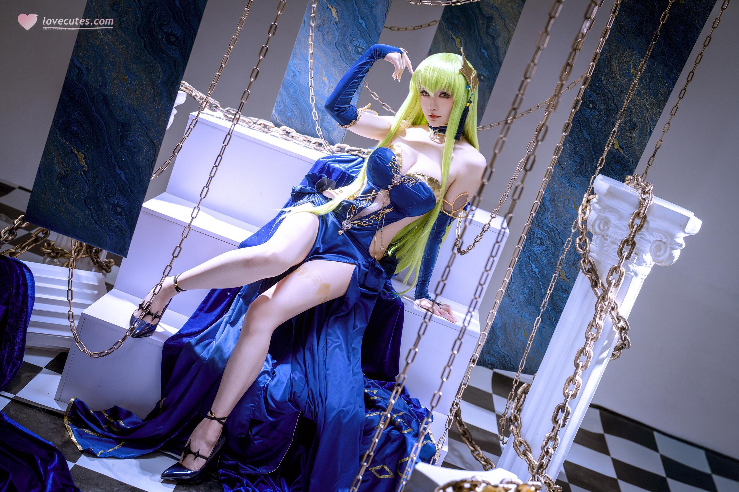 '[cosplay] 星之迟迟Hoshilily - C.C. trong Code Geass: Váy xanh quyến rũ, ngực khủng, chân dài, bối cảnh xích chân thực 29P'