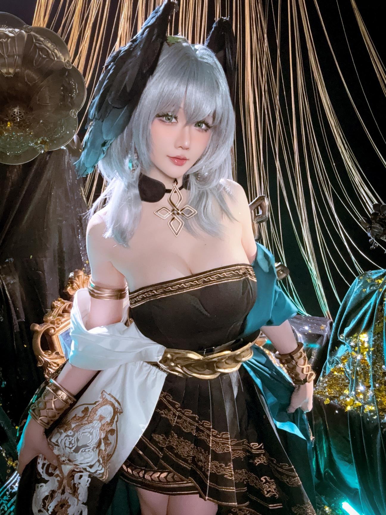 [costume hóa trang] 星之迟迟Hoshilily - 明日方舟 霍尔海雅: Váy đen vàng hở vai, tóc bạc, ngực đẹp và đùi quyến rũ 35P