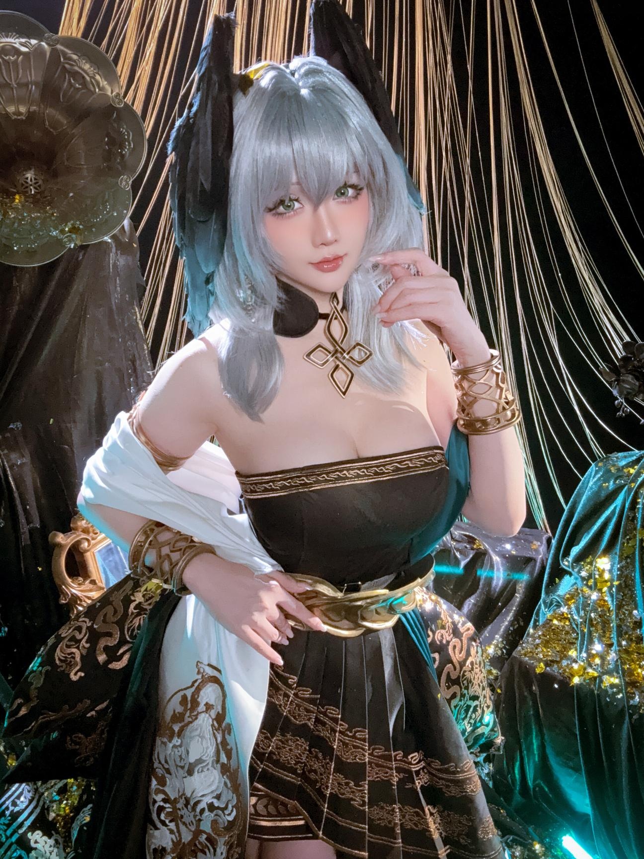 [costume hóa trang] 星之迟迟Hoshilily - 明日方舟 霍尔海雅: Váy đen vàng hở vai, tóc bạc, ngực đẹp và đùi quyến rũ 35P