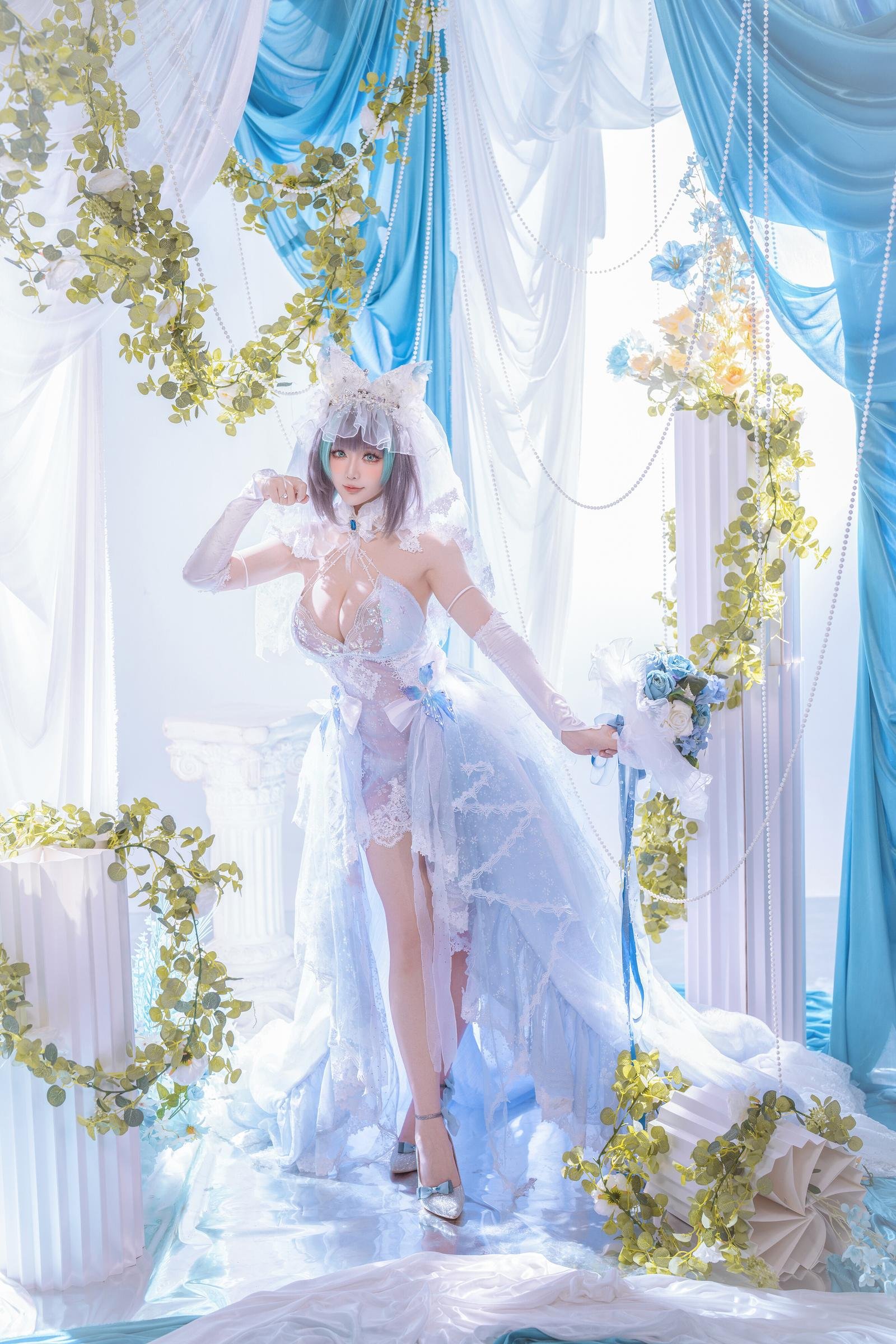 [Cosplay] Hoshilily - Azur Lane Cheshire: A Stunning Blend of White-Blue Outfit and Cat Ear Elements in 44P