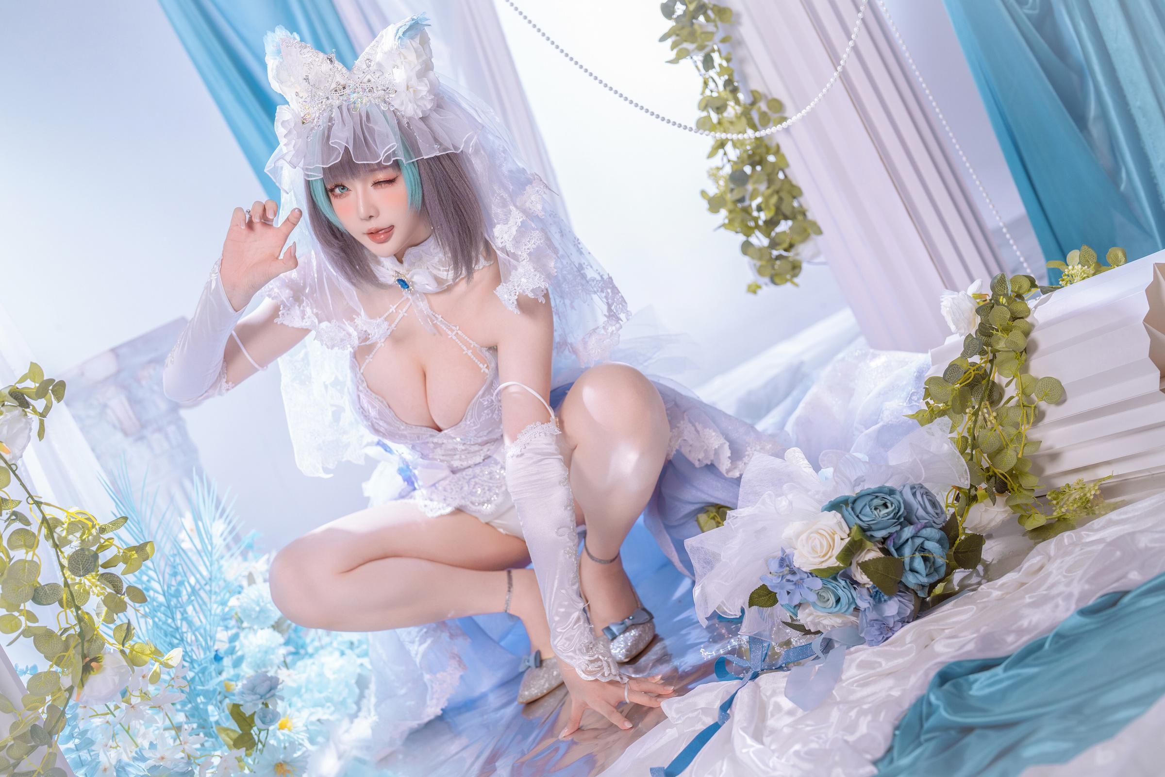 [Cosplay] Hoshilily - Azur Lane Cheshire: A Stunning Blend of White-Blue Outfit and Cat Ear Elements in 44P