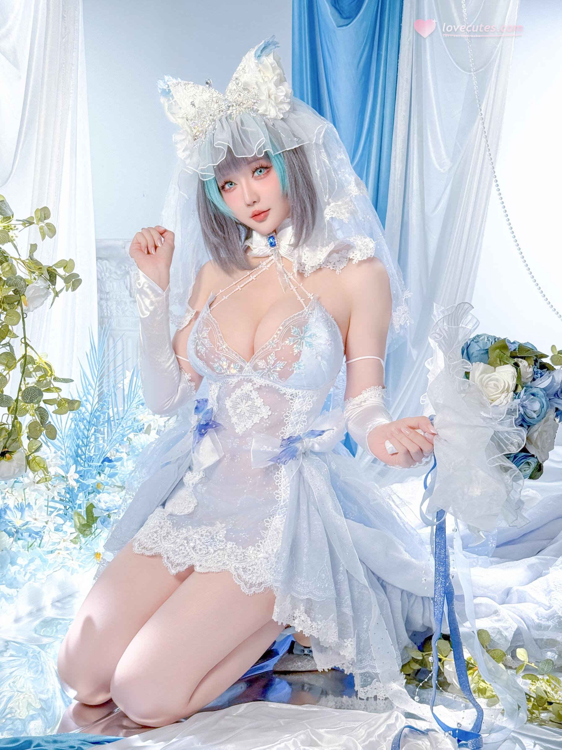 [Cosplay] Hoshilily - Azur Lane Cheshire: A Stunning Blend of White-Blue Outfit and Cat Ear Elements in 44P