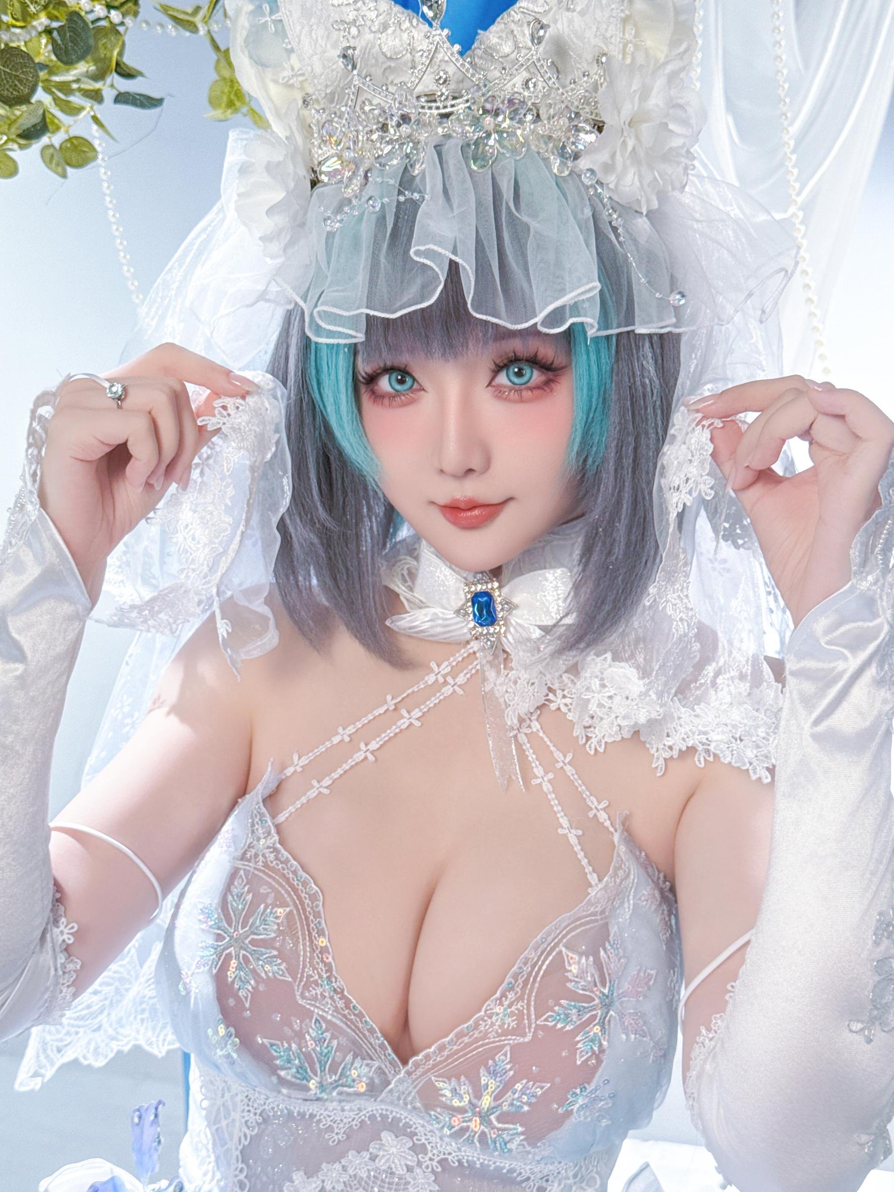 [Cosplay] Hoshilily - Azur Lane Cheshire: A Stunning Blend of White-Blue Outfit and Cat Ear Elements in 44P